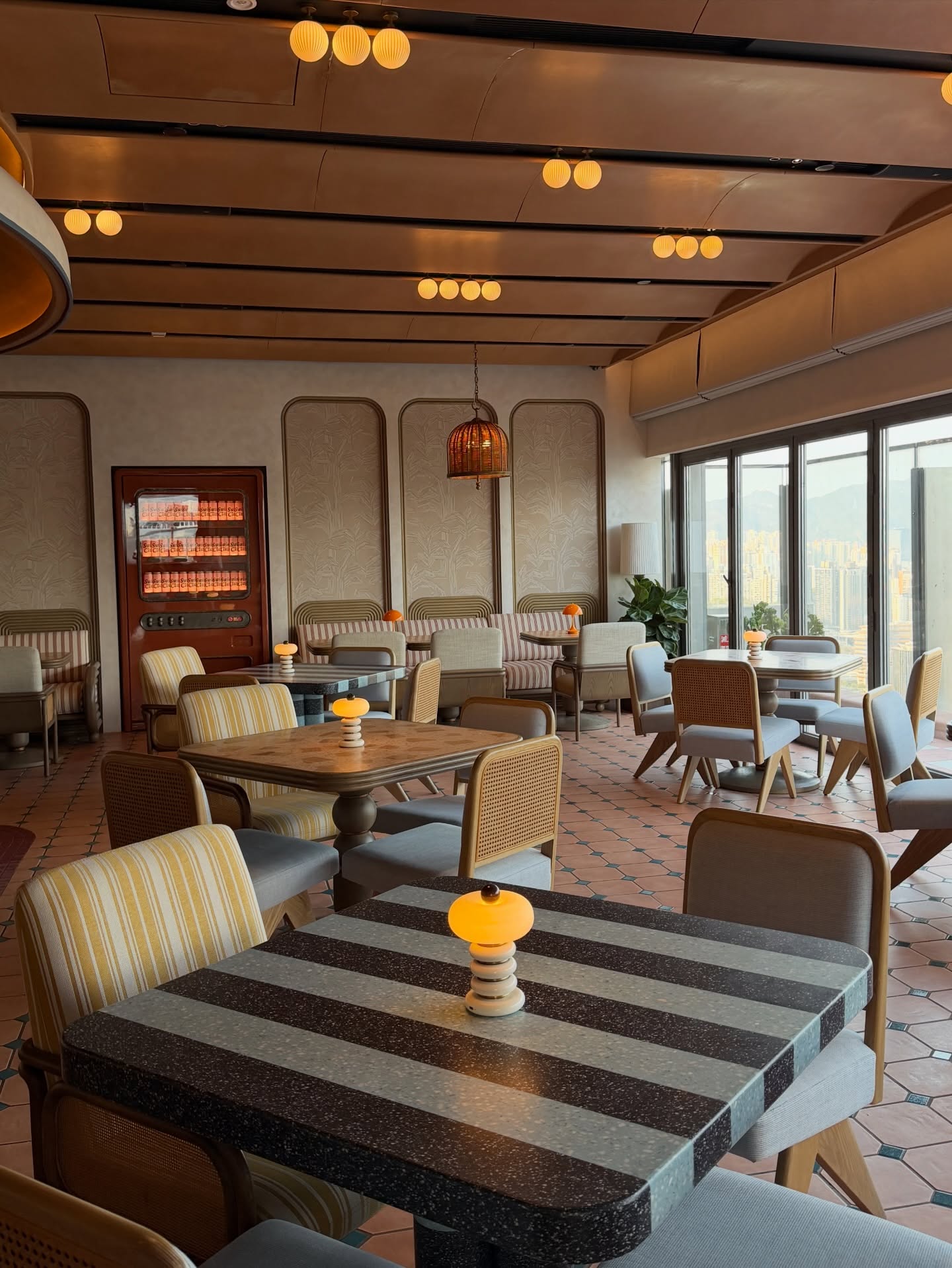 โม - มนชนก แสงฉายเพียงเพ็ญ