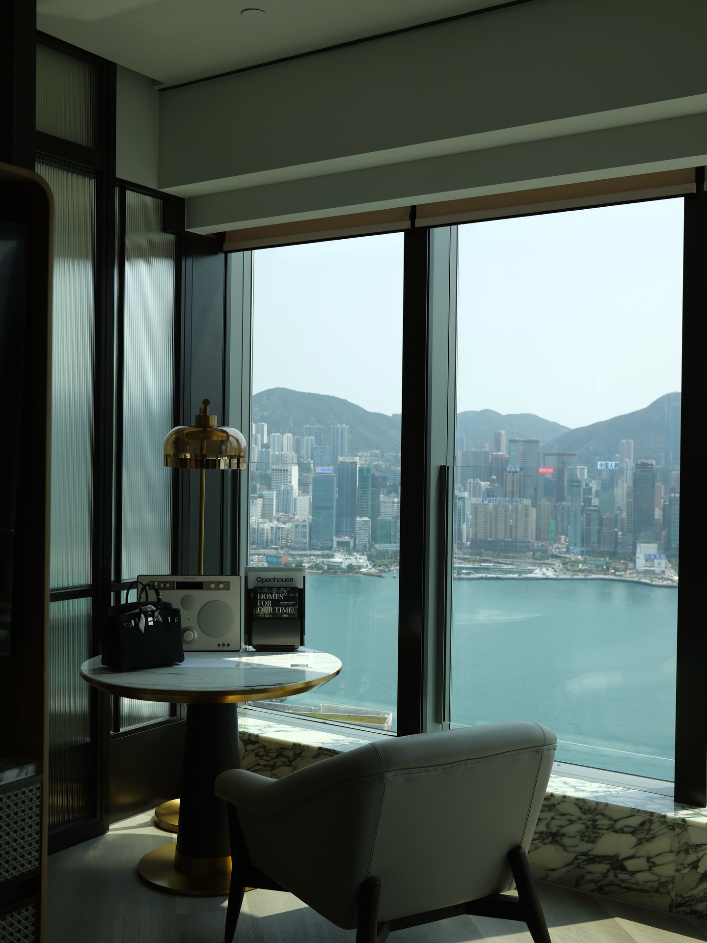 โม - มนชนก แสงฉายเพียงเพ็ญ