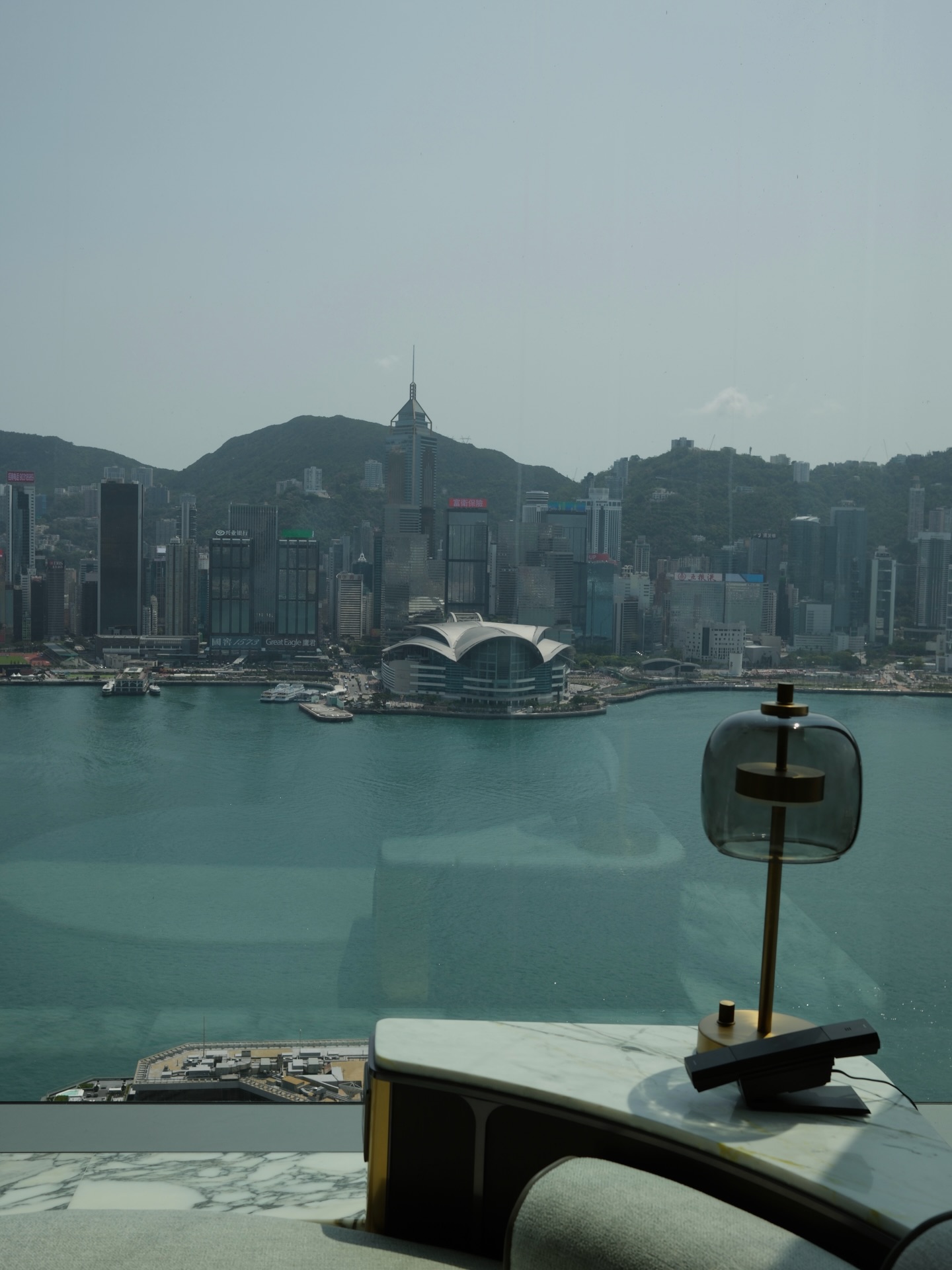 โม - มนชนก แสงฉายเพียงเพ็ญ