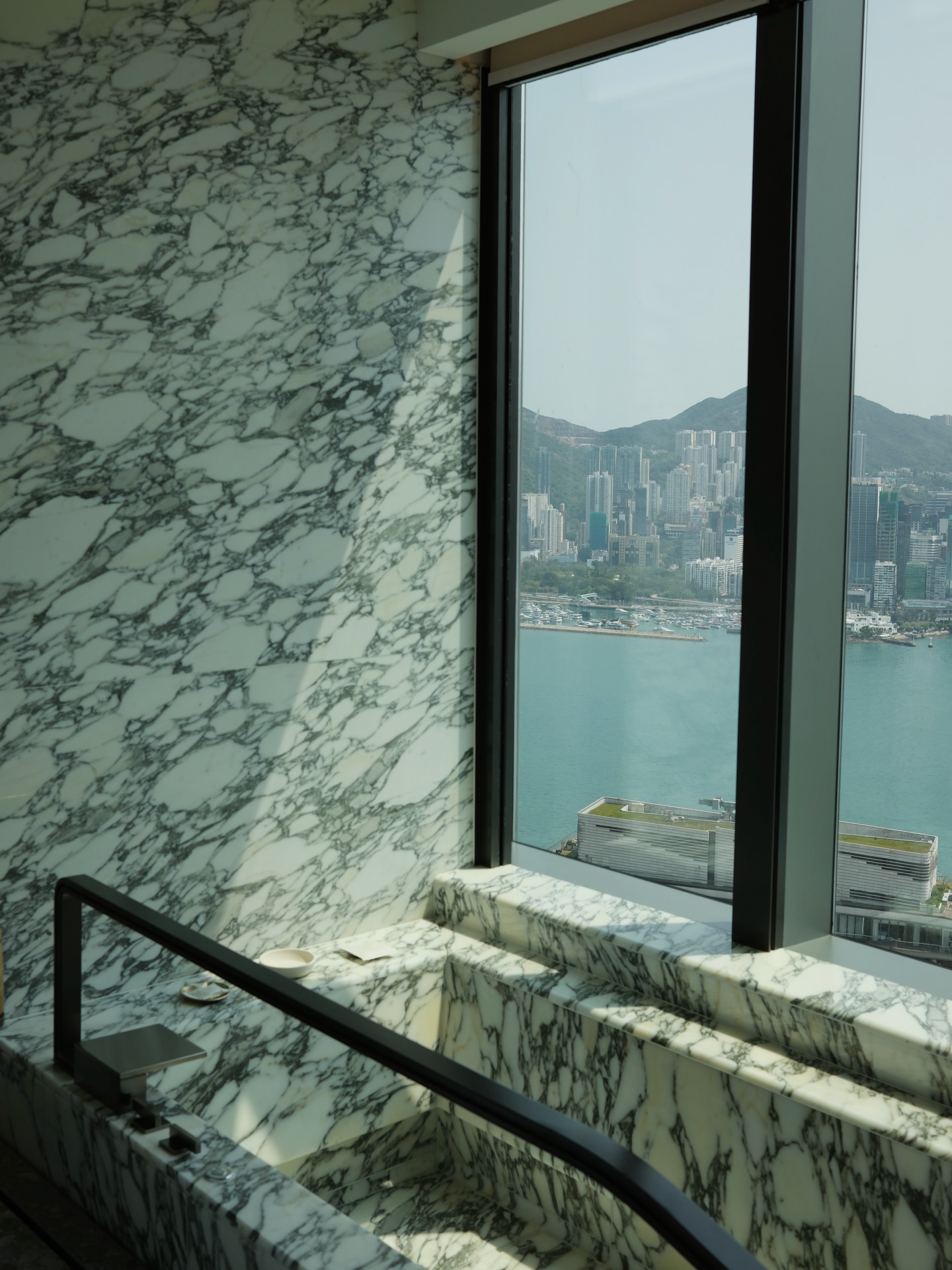 โม - มนชนก แสงฉายเพียงเพ็ญ