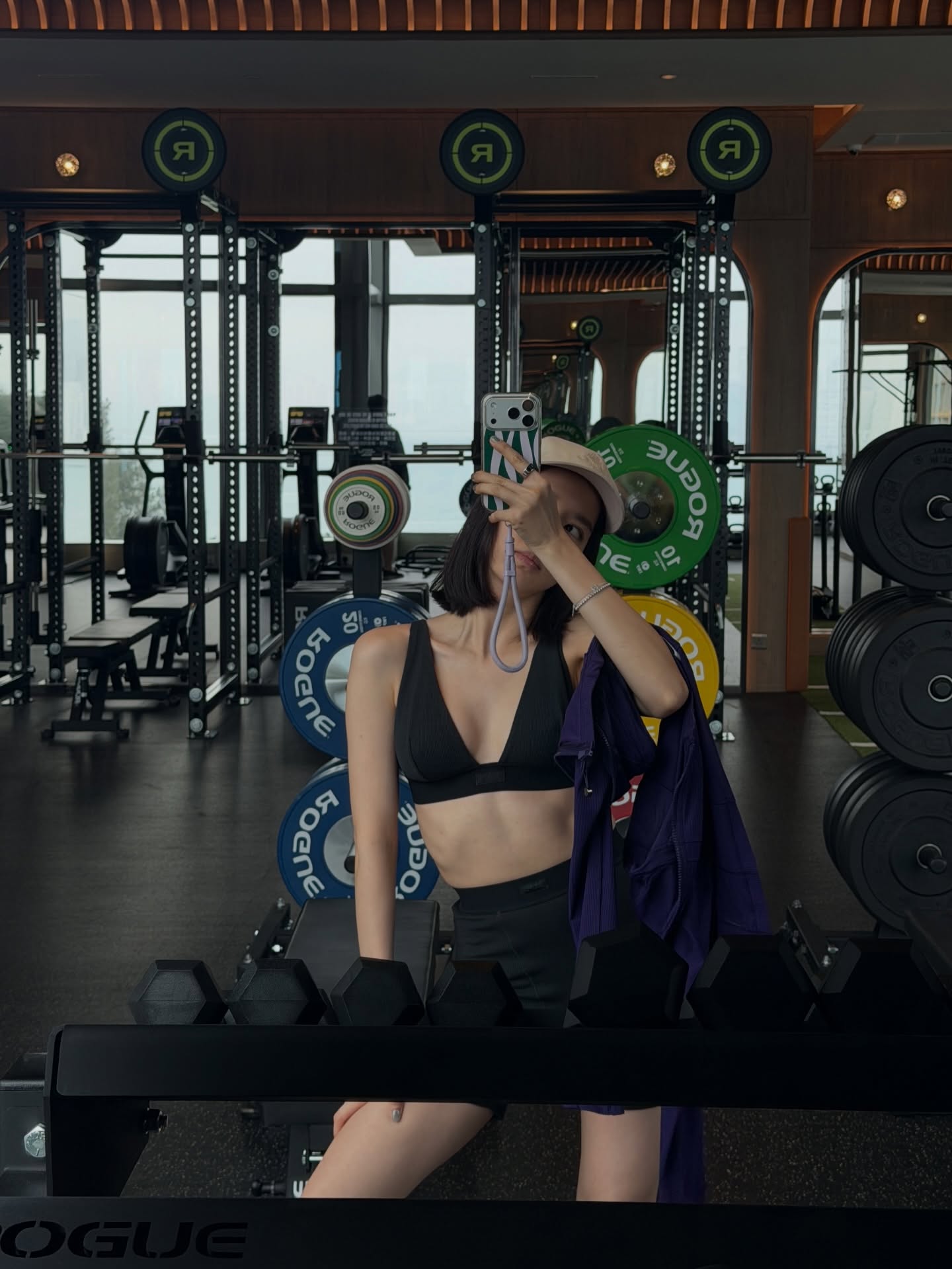 โม - มนชนก แสงฉายเพียงเพ็ญ