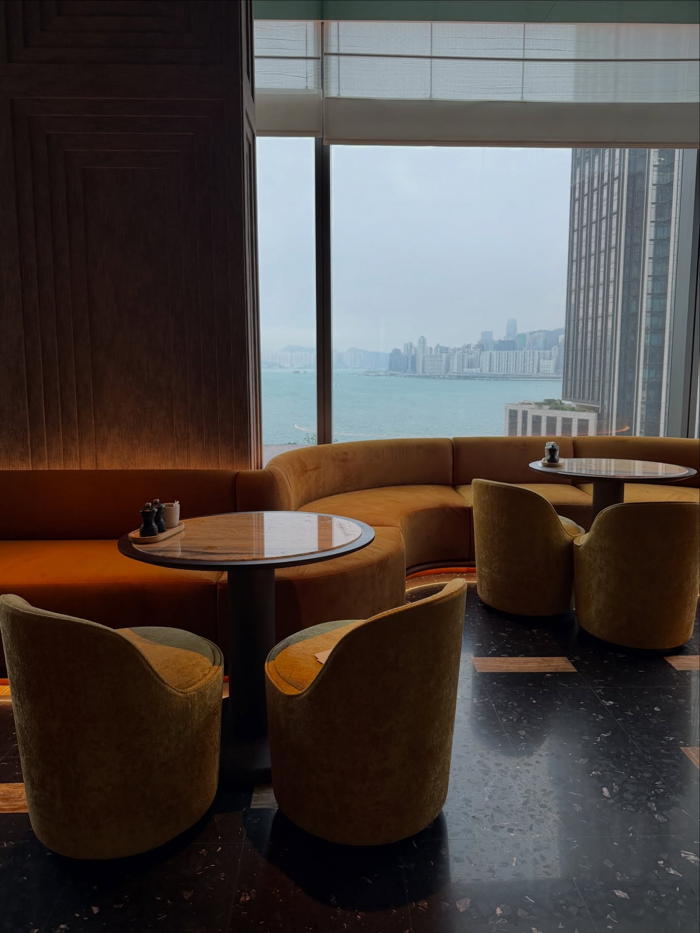 โม - มนชนก แสงฉายเพียงเพ็ญ