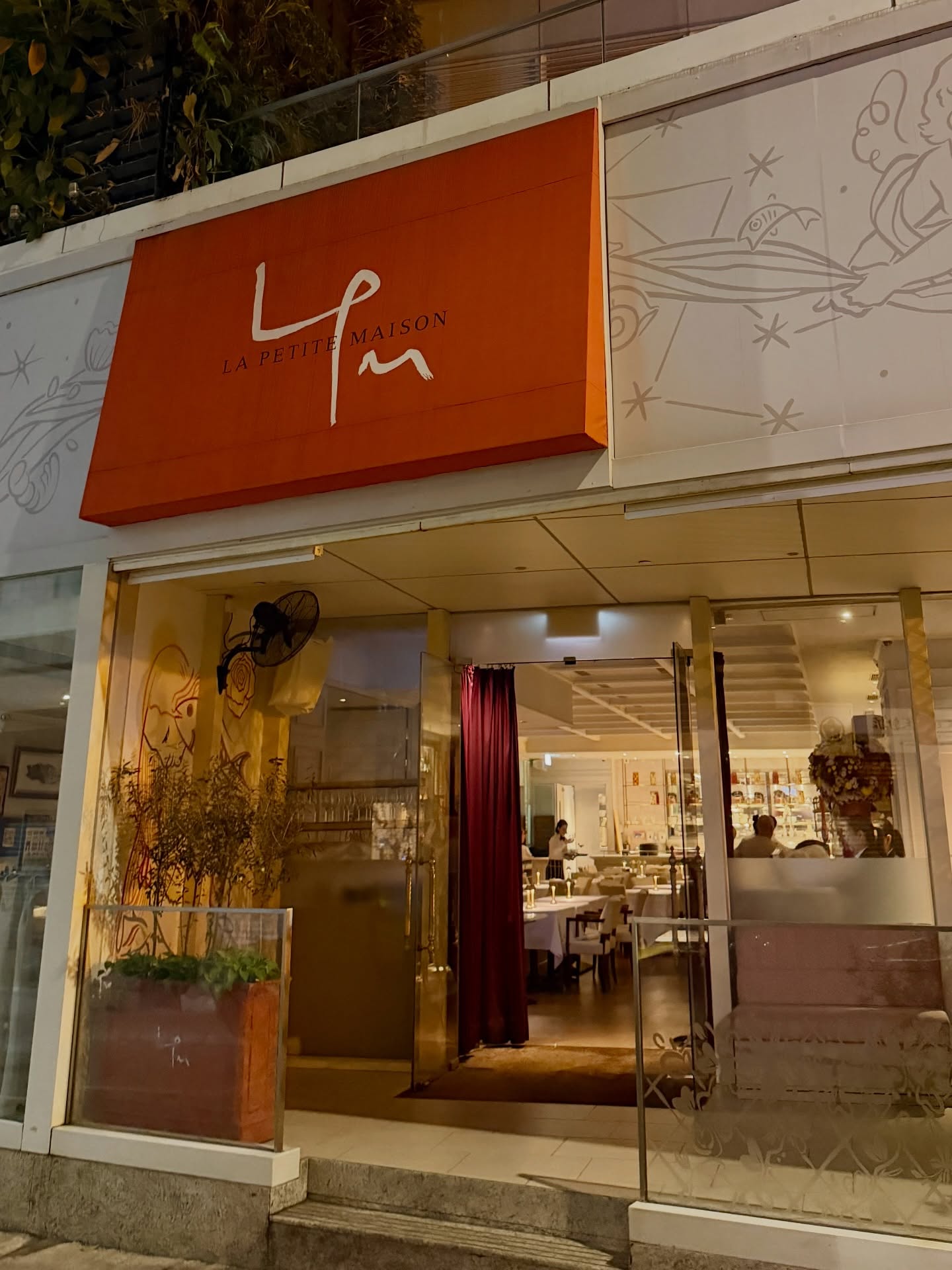 โม - มนชนก แสงฉายเพียงเพ็ญ