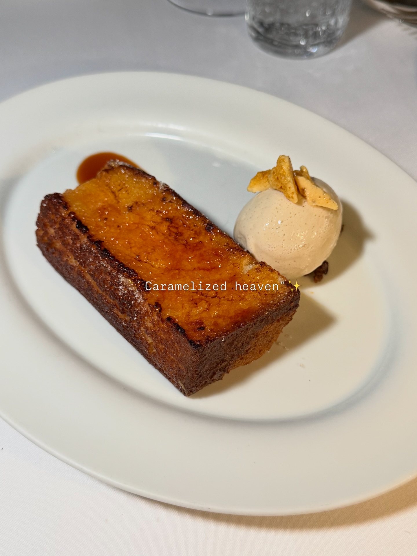 โม - มนชนก แสงฉายเพียงเพ็ญ