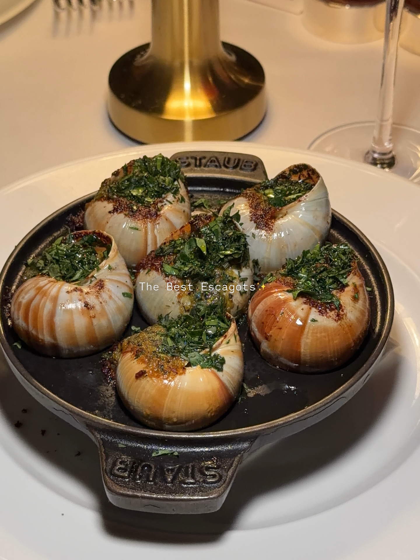 โม - มนชนก แสงฉายเพียงเพ็ญ