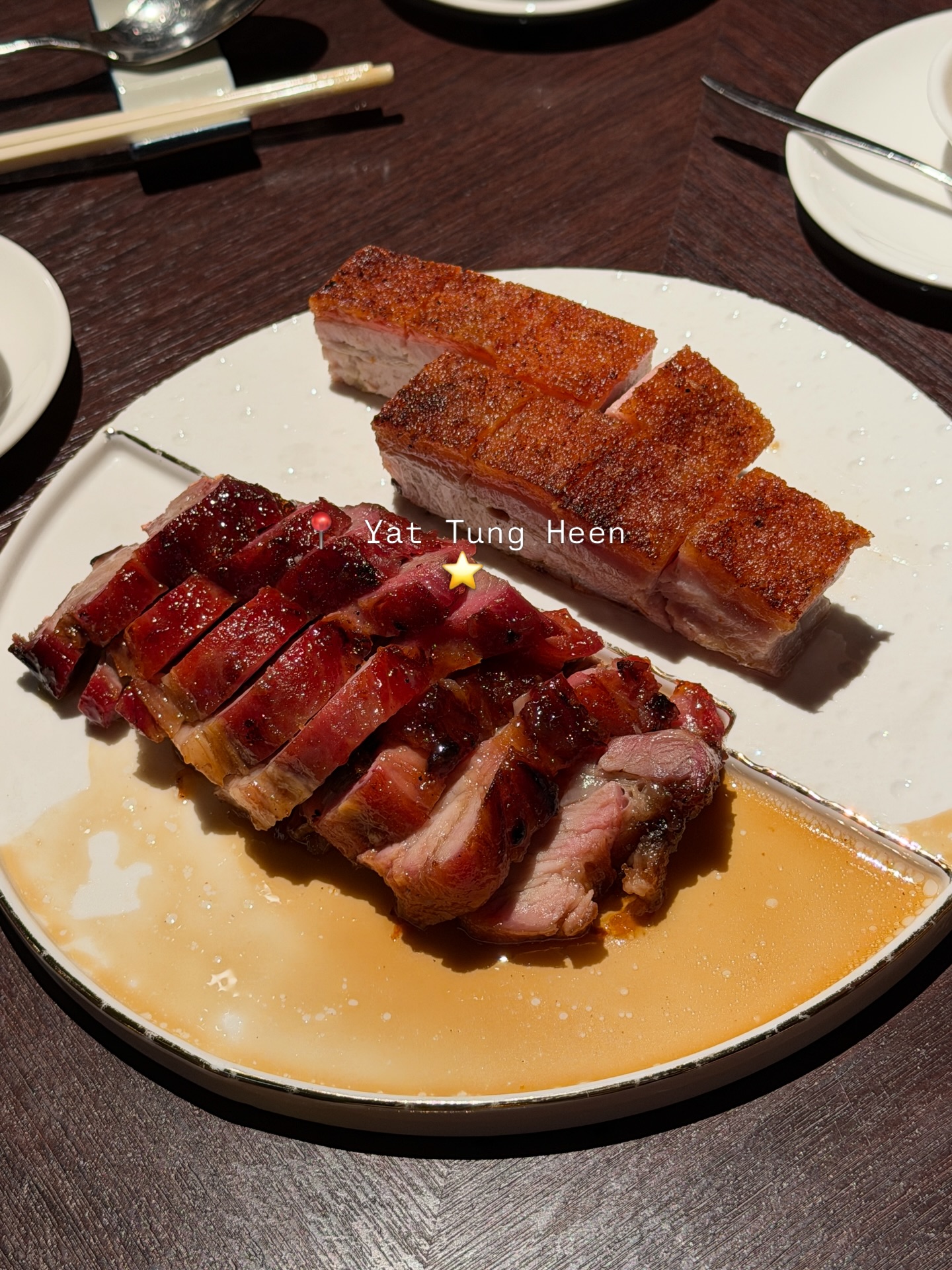 โม - มนชนก แสงฉายเพียงเพ็ญ