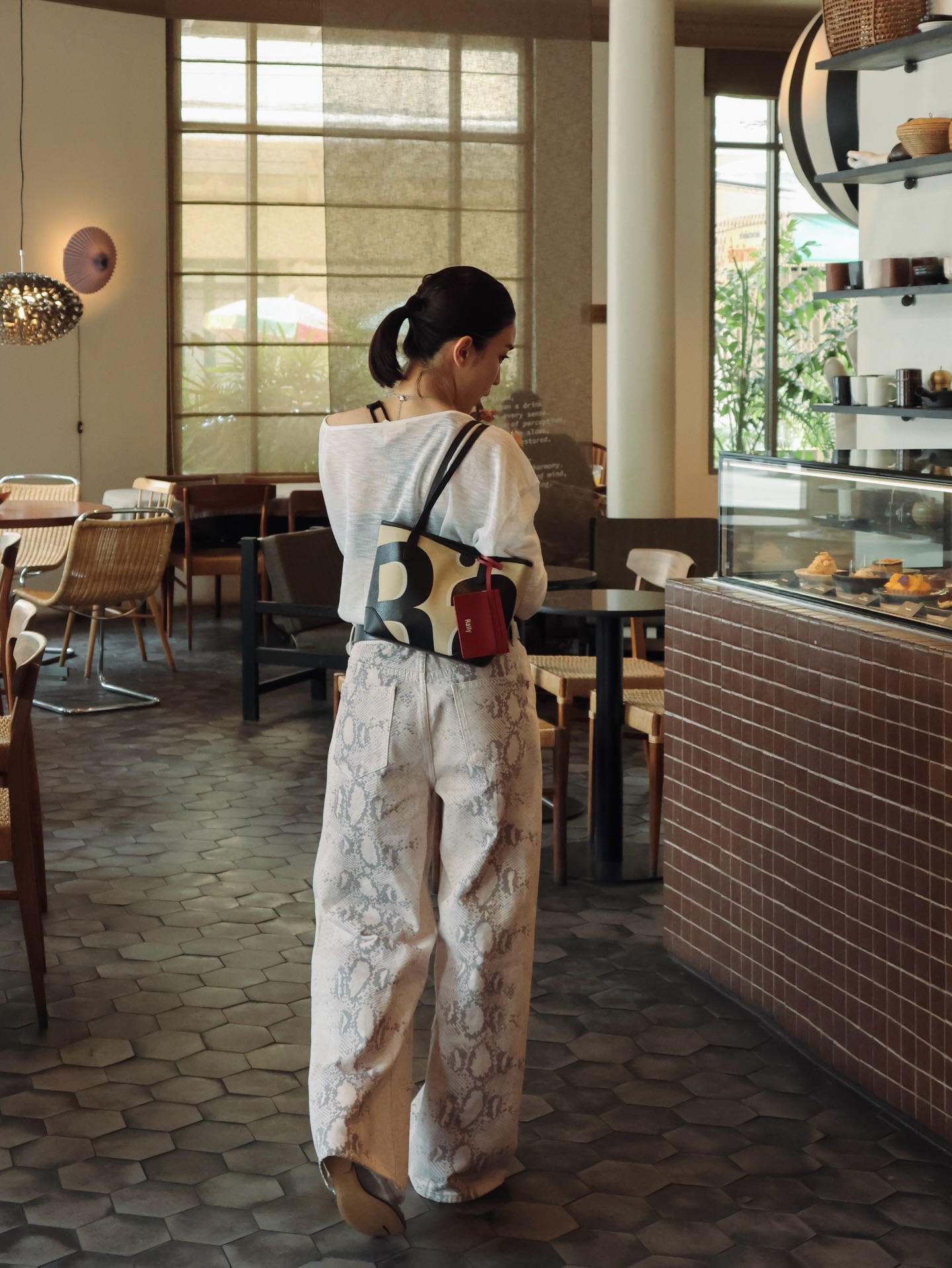 โม - มนชนก แสงฉายเพียงเพ็ญ