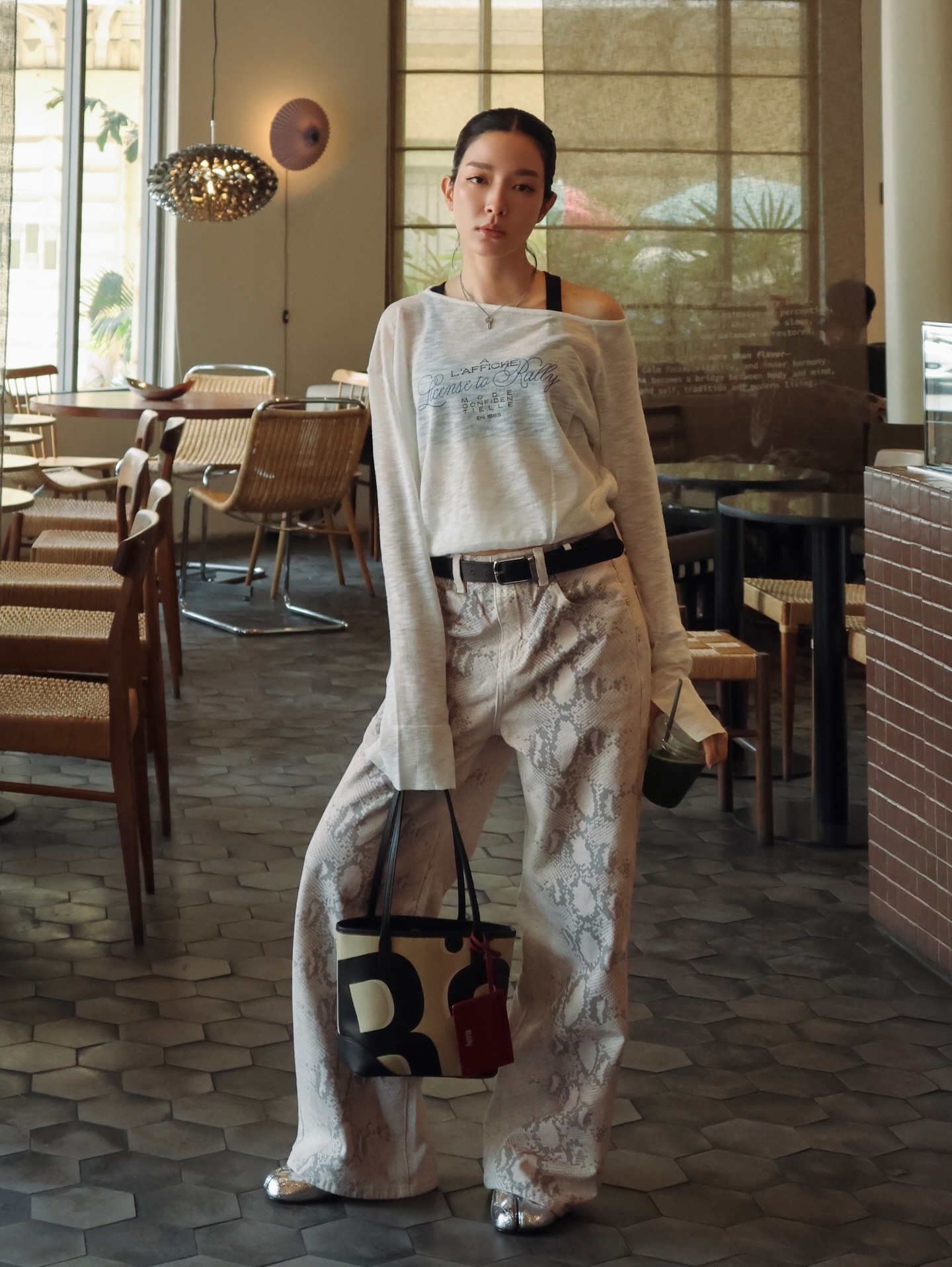 โม - มนชนก แสงฉายเพียงเพ็ญ