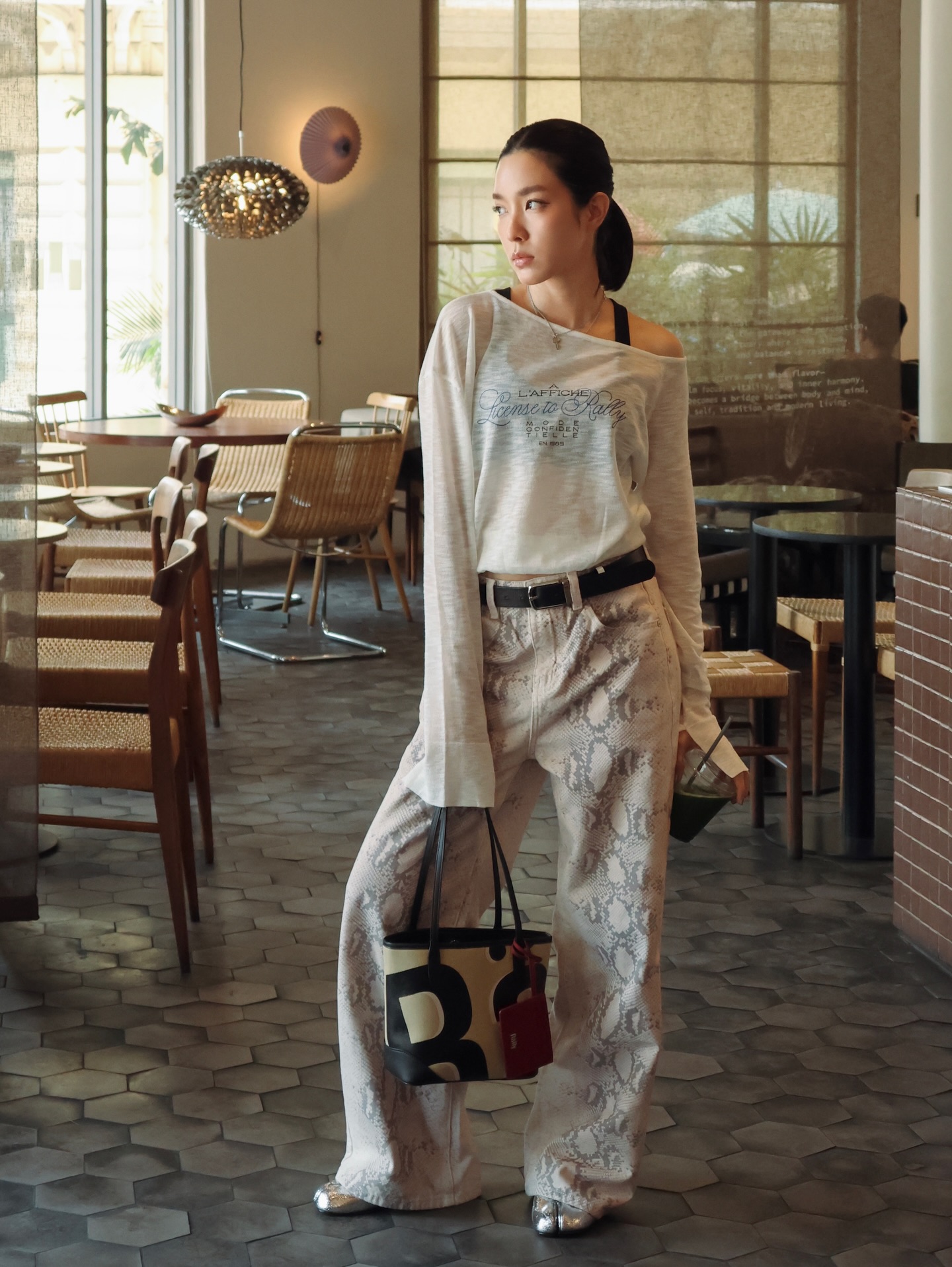 โม - มนชนก แสงฉายเพียงเพ็ญ