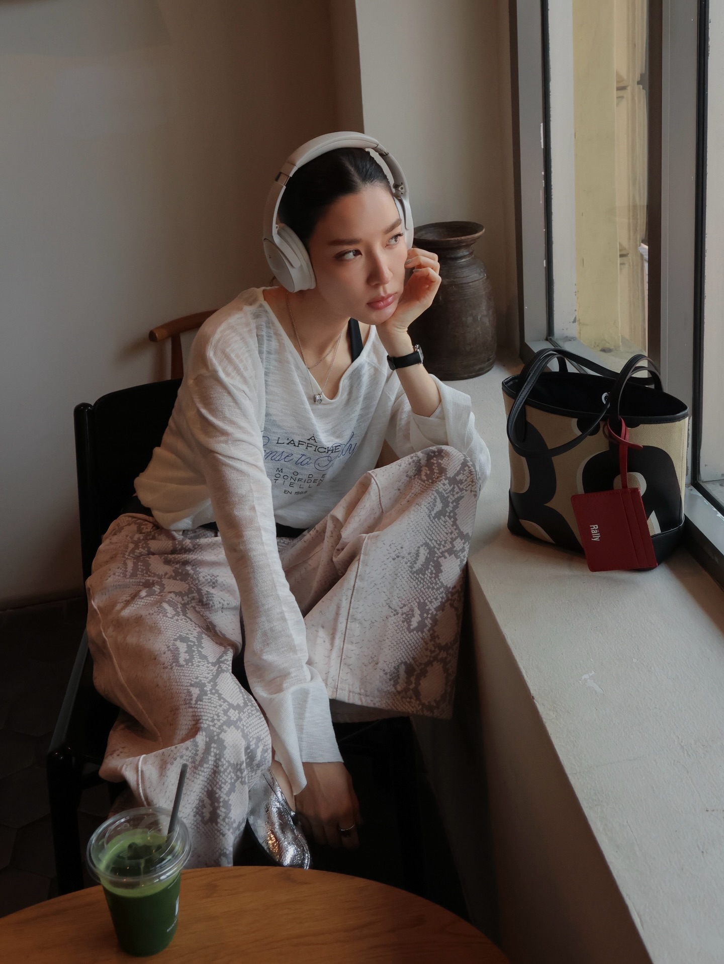 โม - มนชนก แสงฉายเพียงเพ็ญ