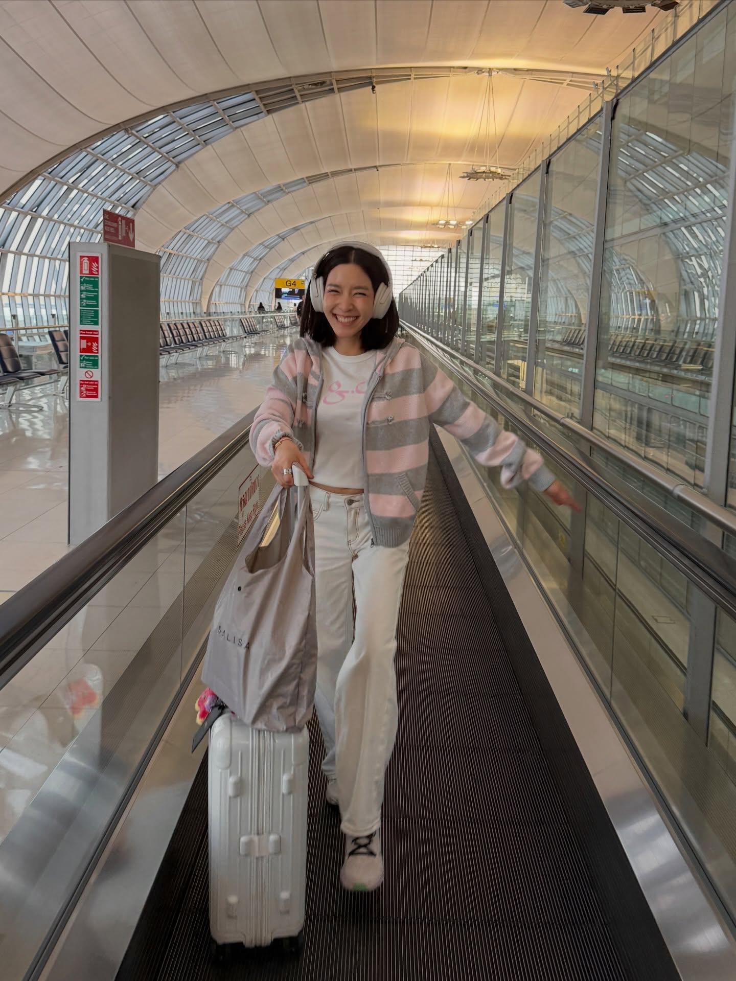 โม - มนชนก แสงฉายเพียงเพ็ญ