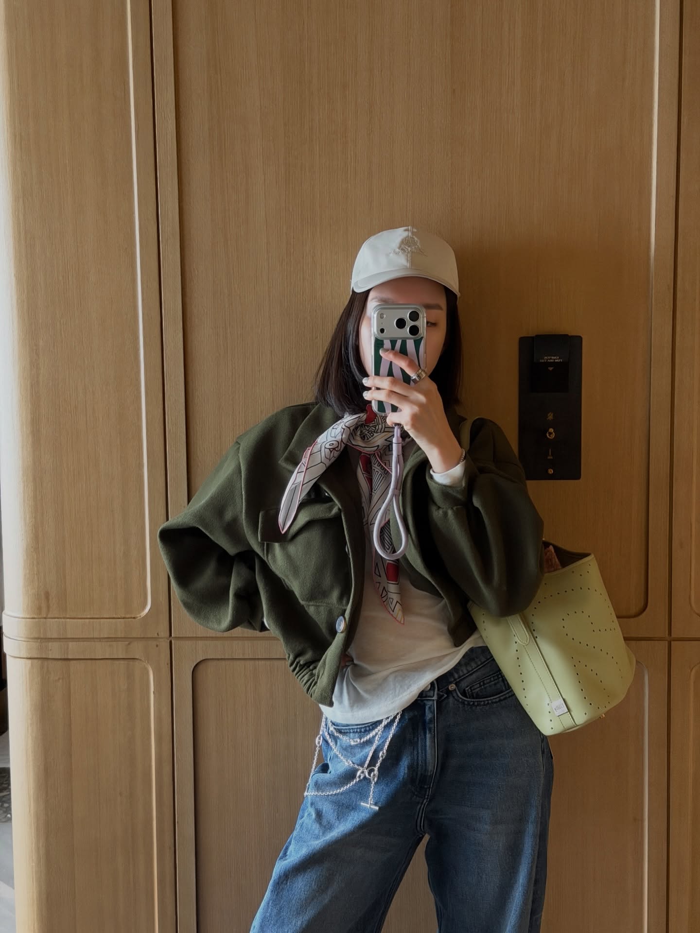 โม - มนชนก แสงฉายเพียงเพ็ญ