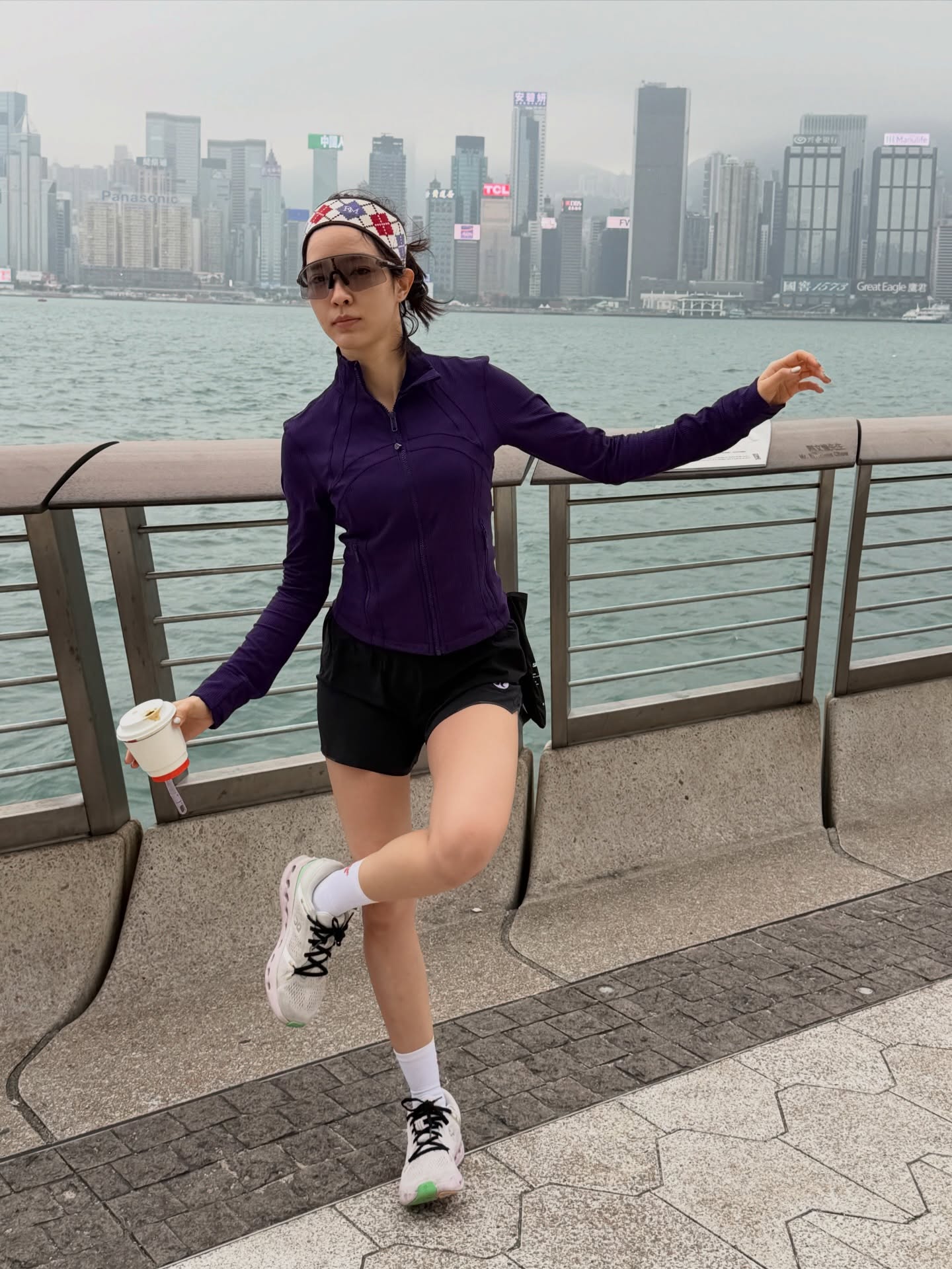 โม - มนชนก แสงฉายเพียงเพ็ญ