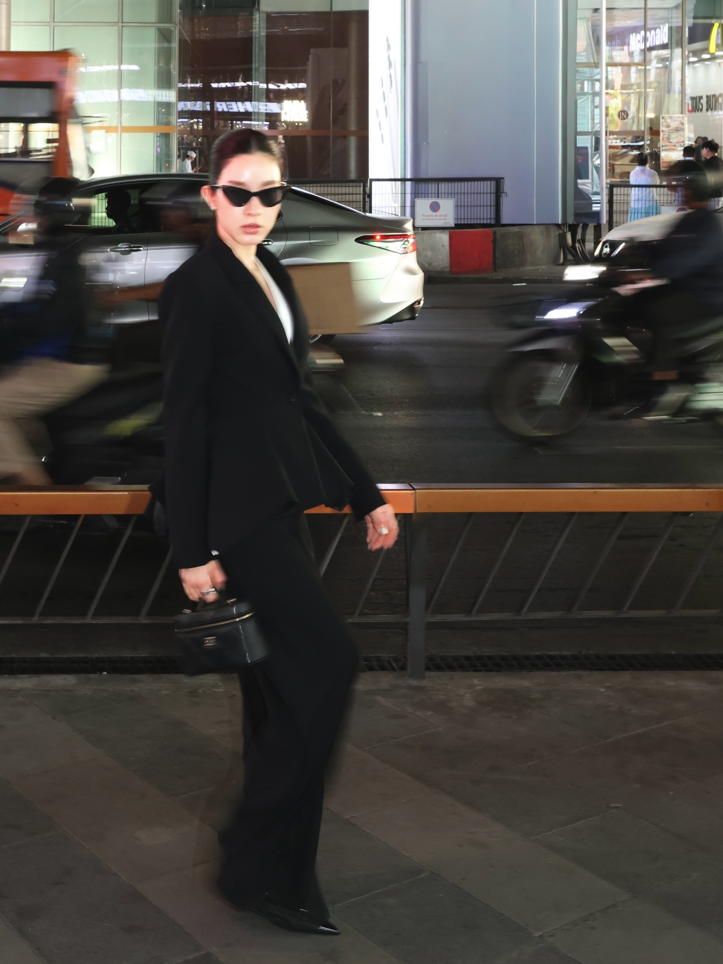 โม - มนชนก แสงฉายเพียงเพ็ญ