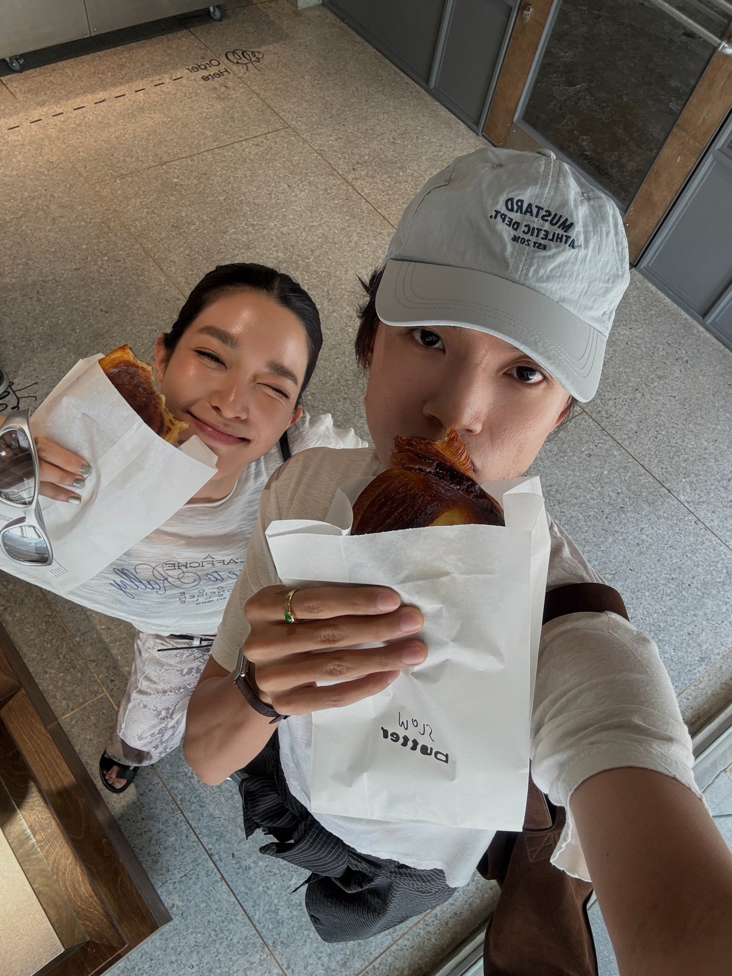 โม - มนชนก แสงฉายเพียงเพ็ญ