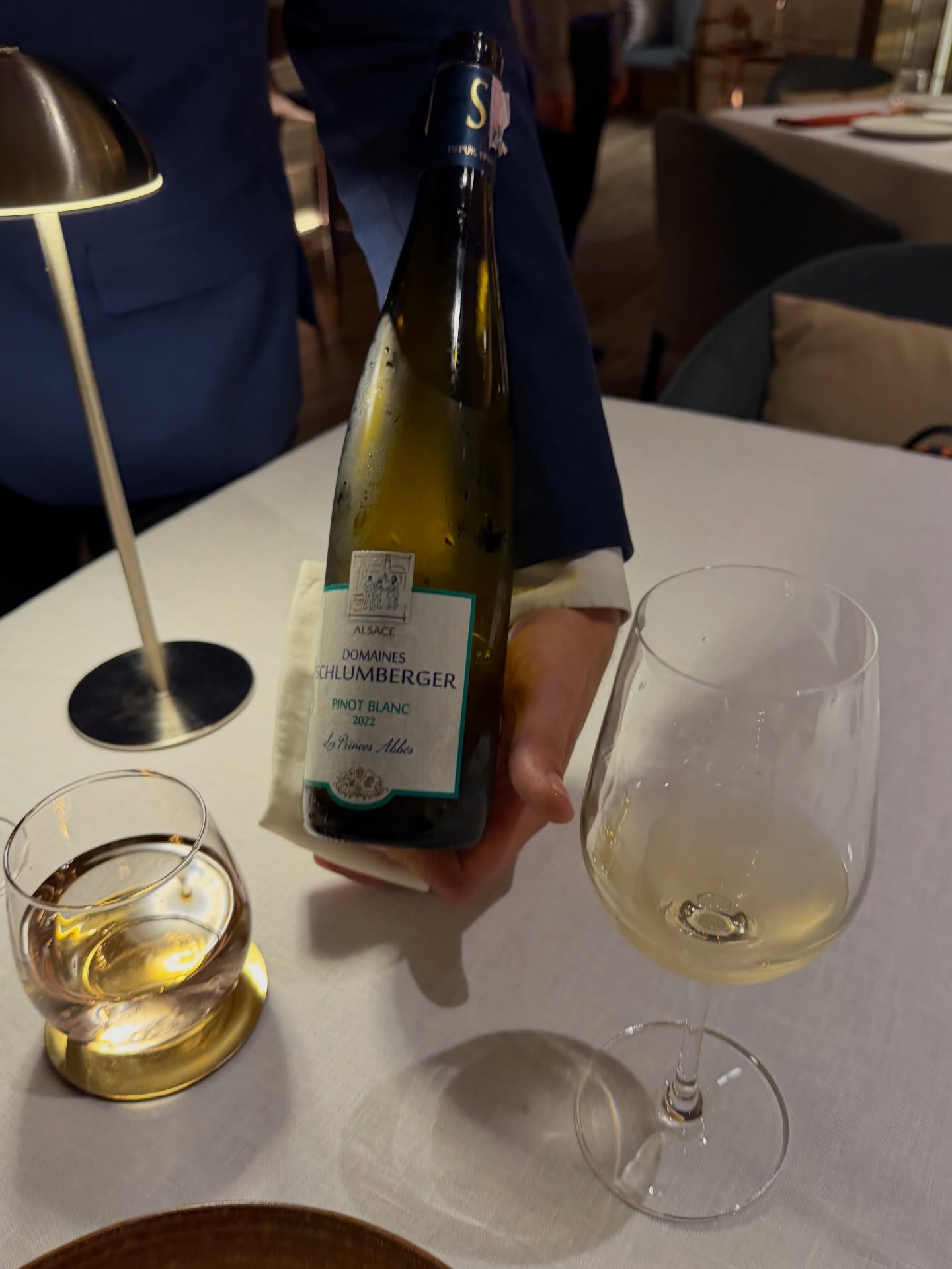 โม - มนชนก แสงฉายเพียงเพ็ญ