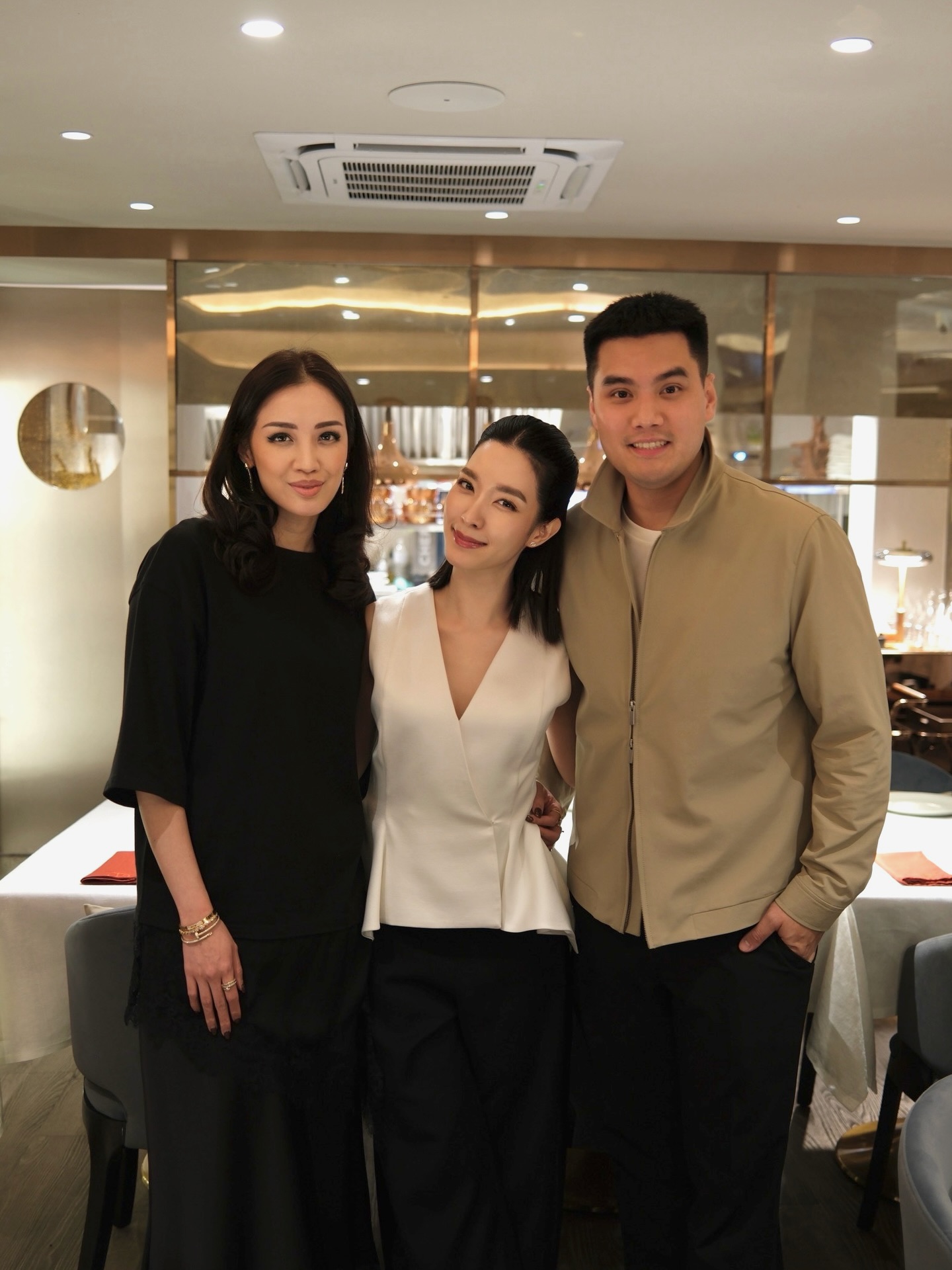 โม - มนชนก แสงฉายเพียงเพ็ญ