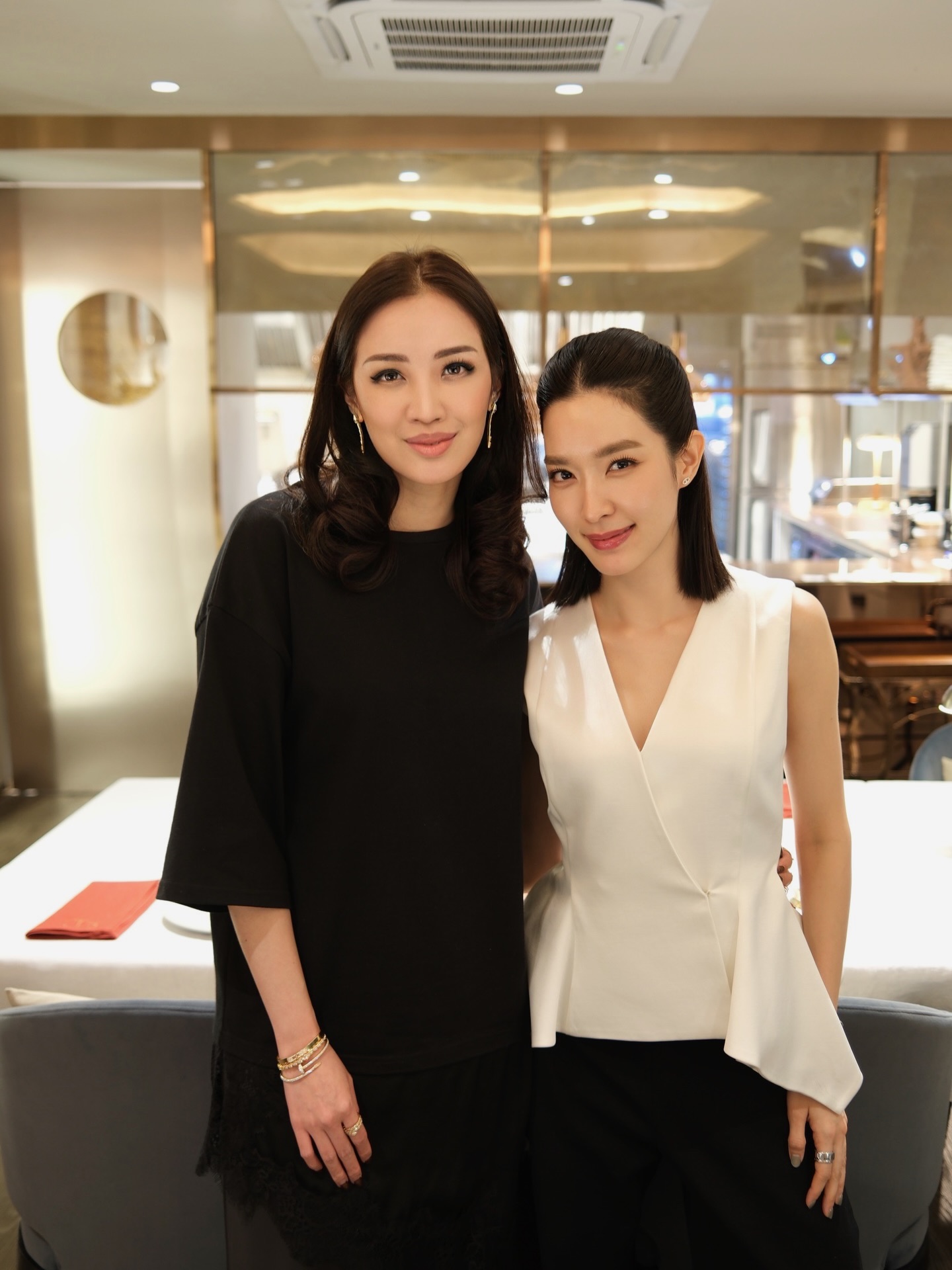 โม - มนชนก แสงฉายเพียงเพ็ญ