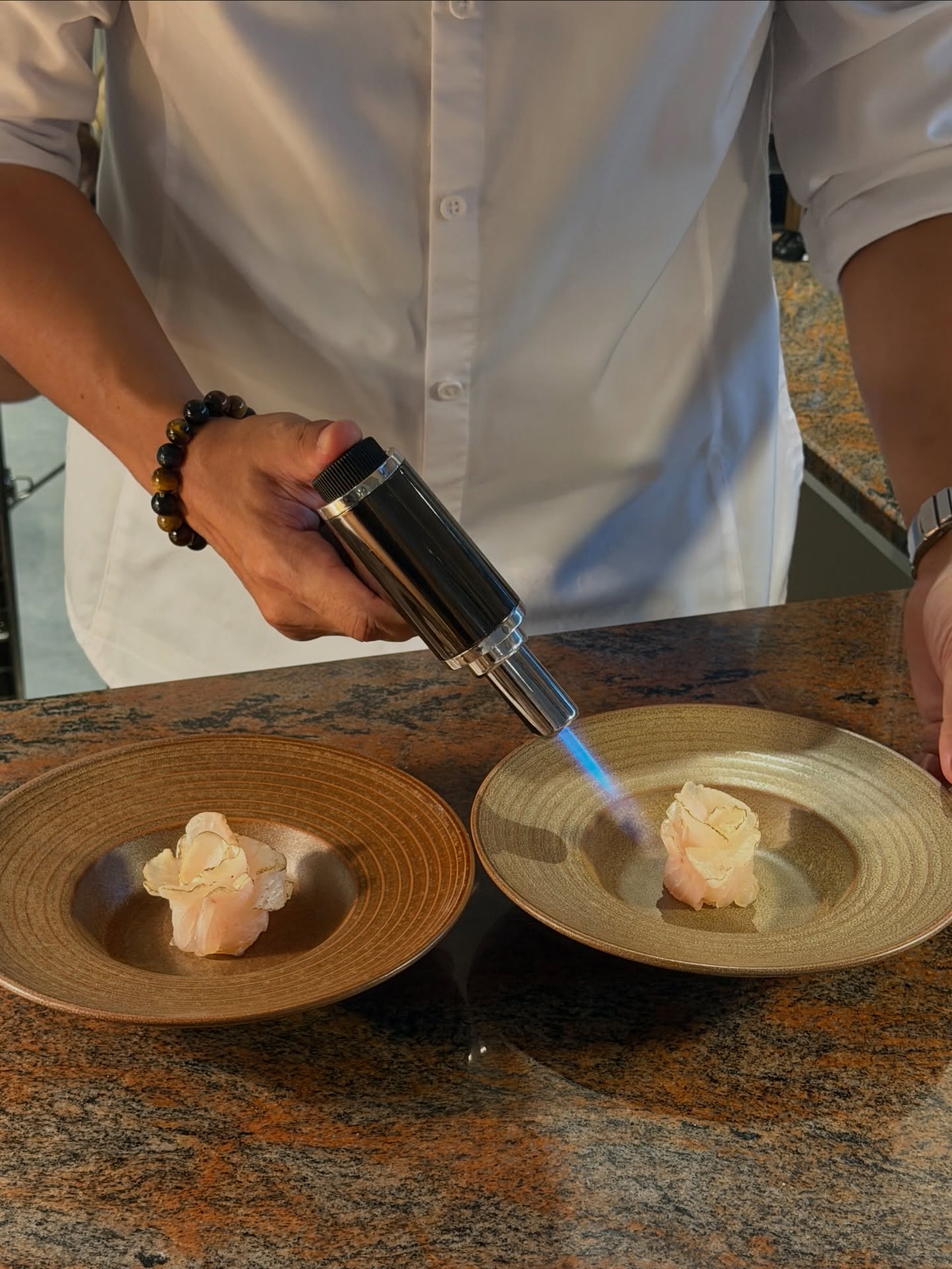 โม - มนชนก แสงฉายเพียงเพ็ญ