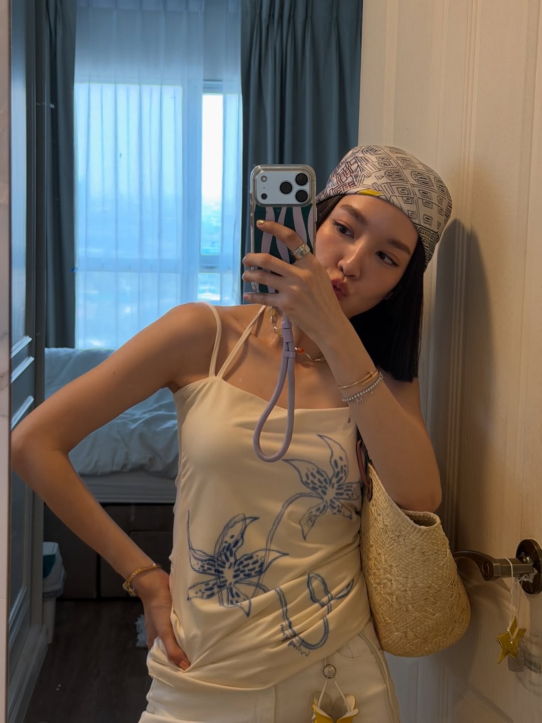 โม - มนชนก แสงฉายเพียงเพ็ญ