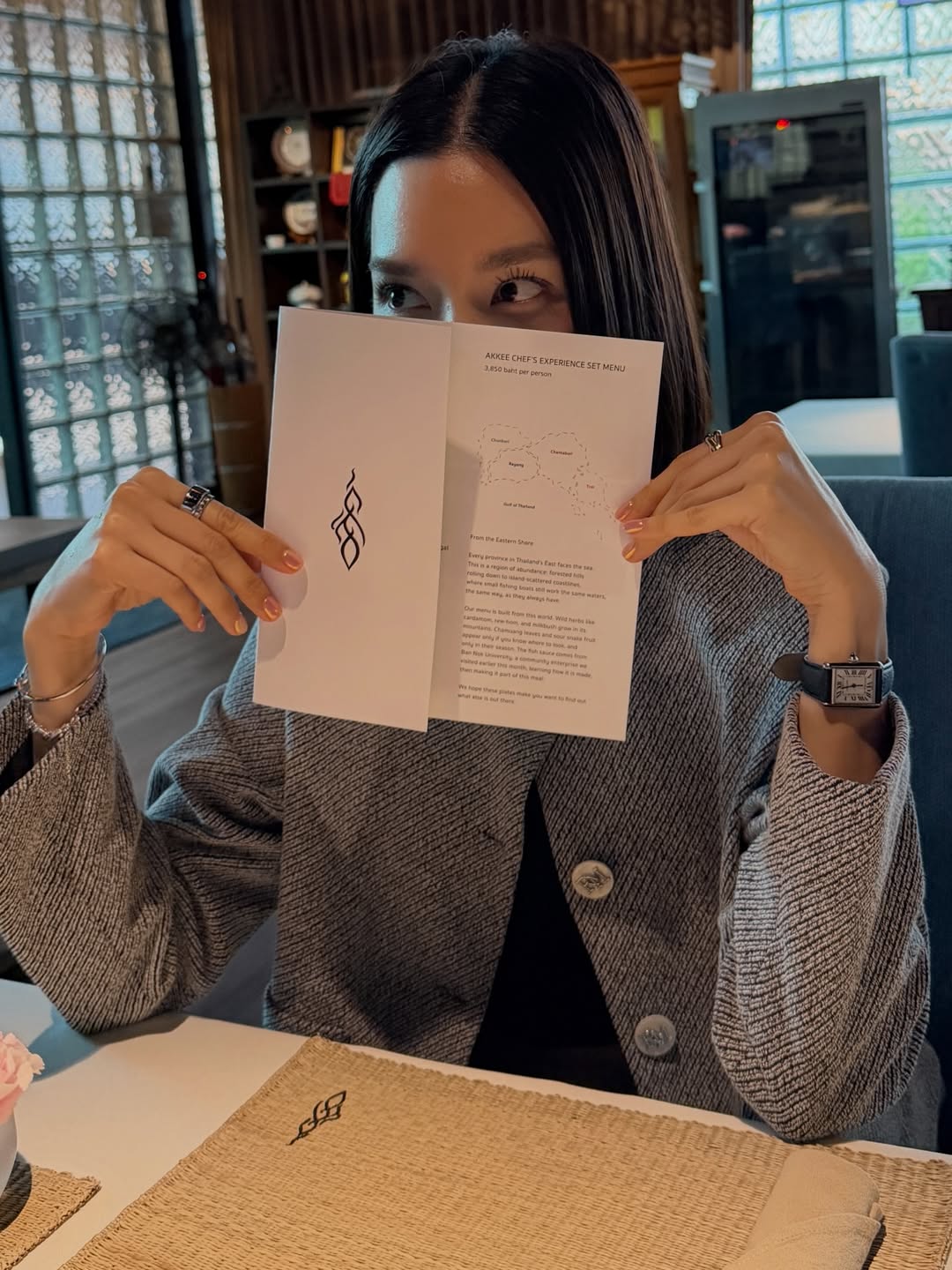 โม - มนชนก แสงฉายเพียงเพ็ญ