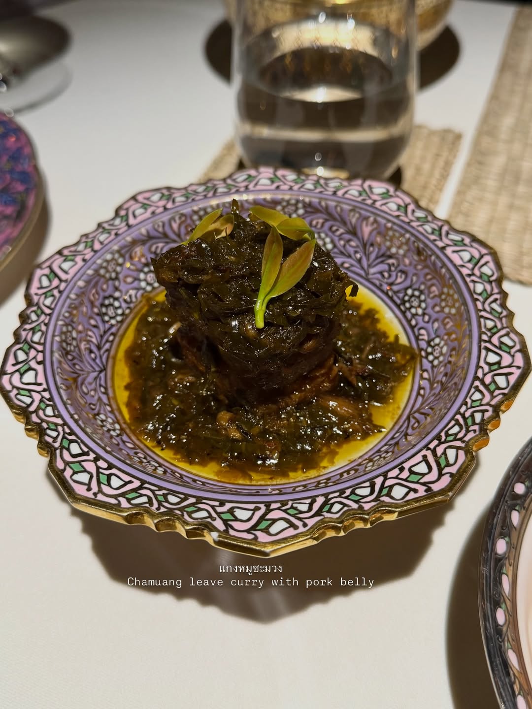 โม - มนชนก แสงฉายเพียงเพ็ญ