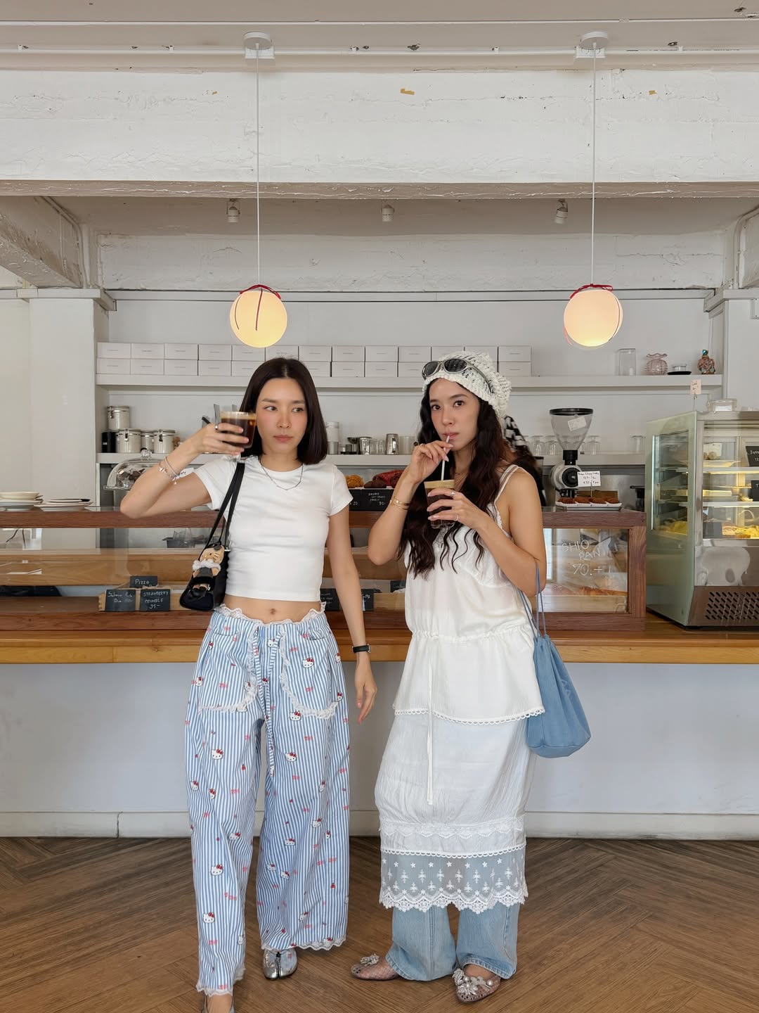 โม - มนชนก แสงฉายเพียงเพ็ญ