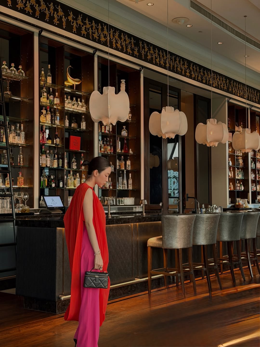 โม - มนชนก แสงฉายเพียงเพ็ญ