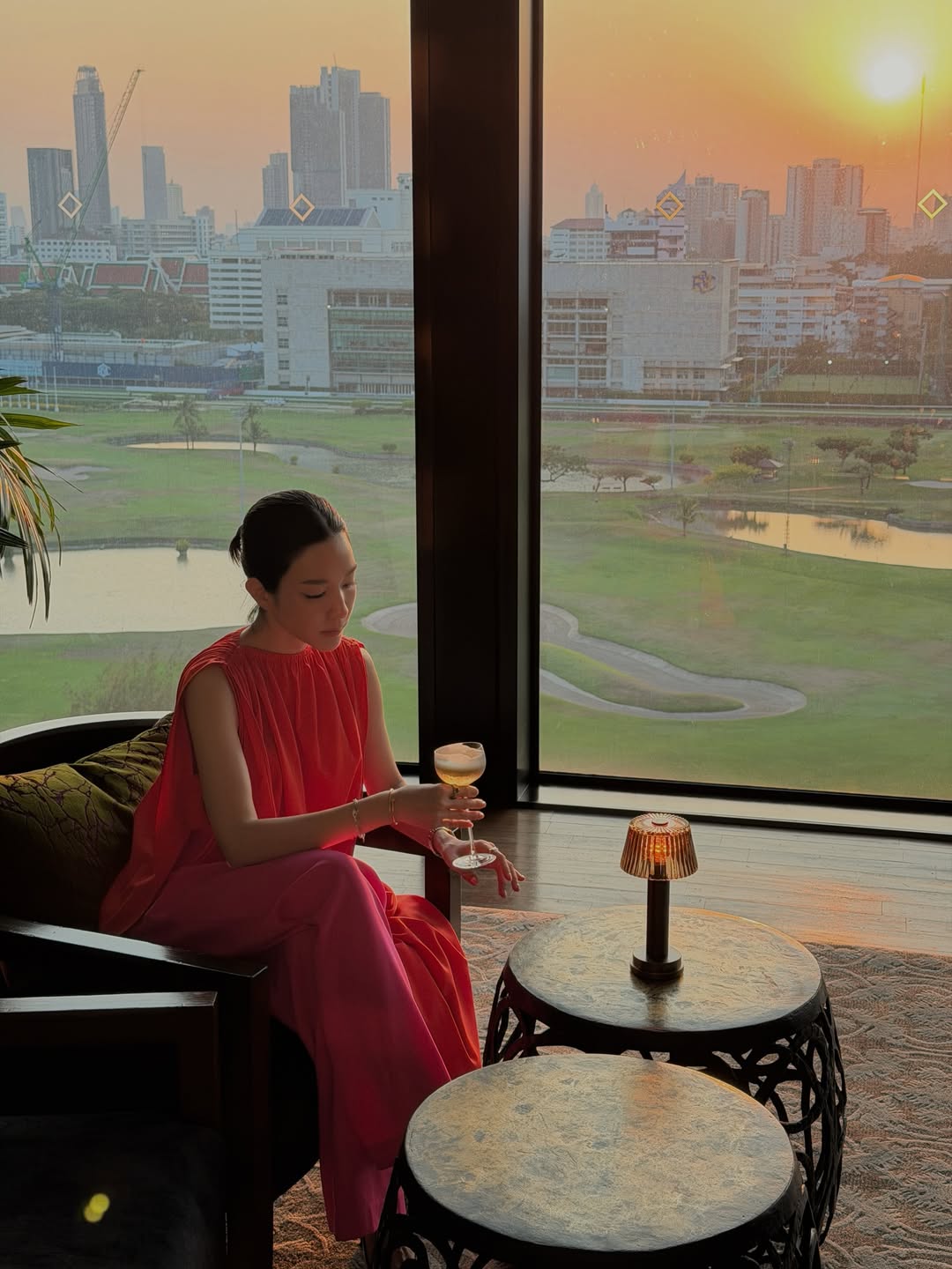 โม - มนชนก แสงฉายเพียงเพ็ญ