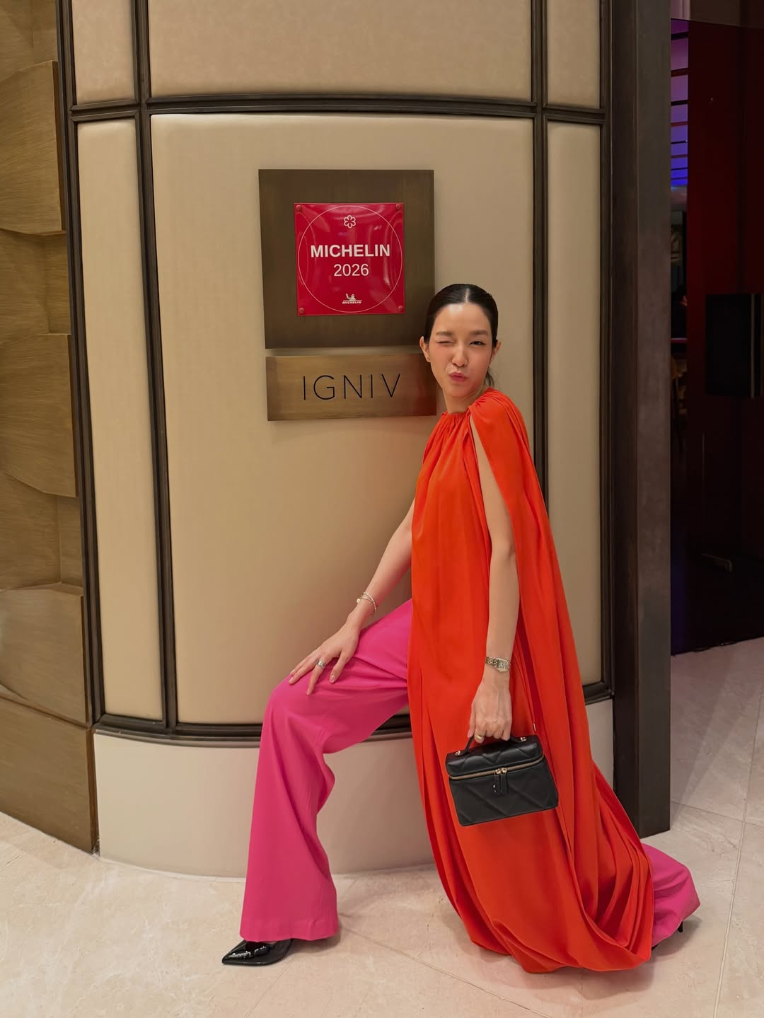 โม - มนชนก แสงฉายเพียงเพ็ญ