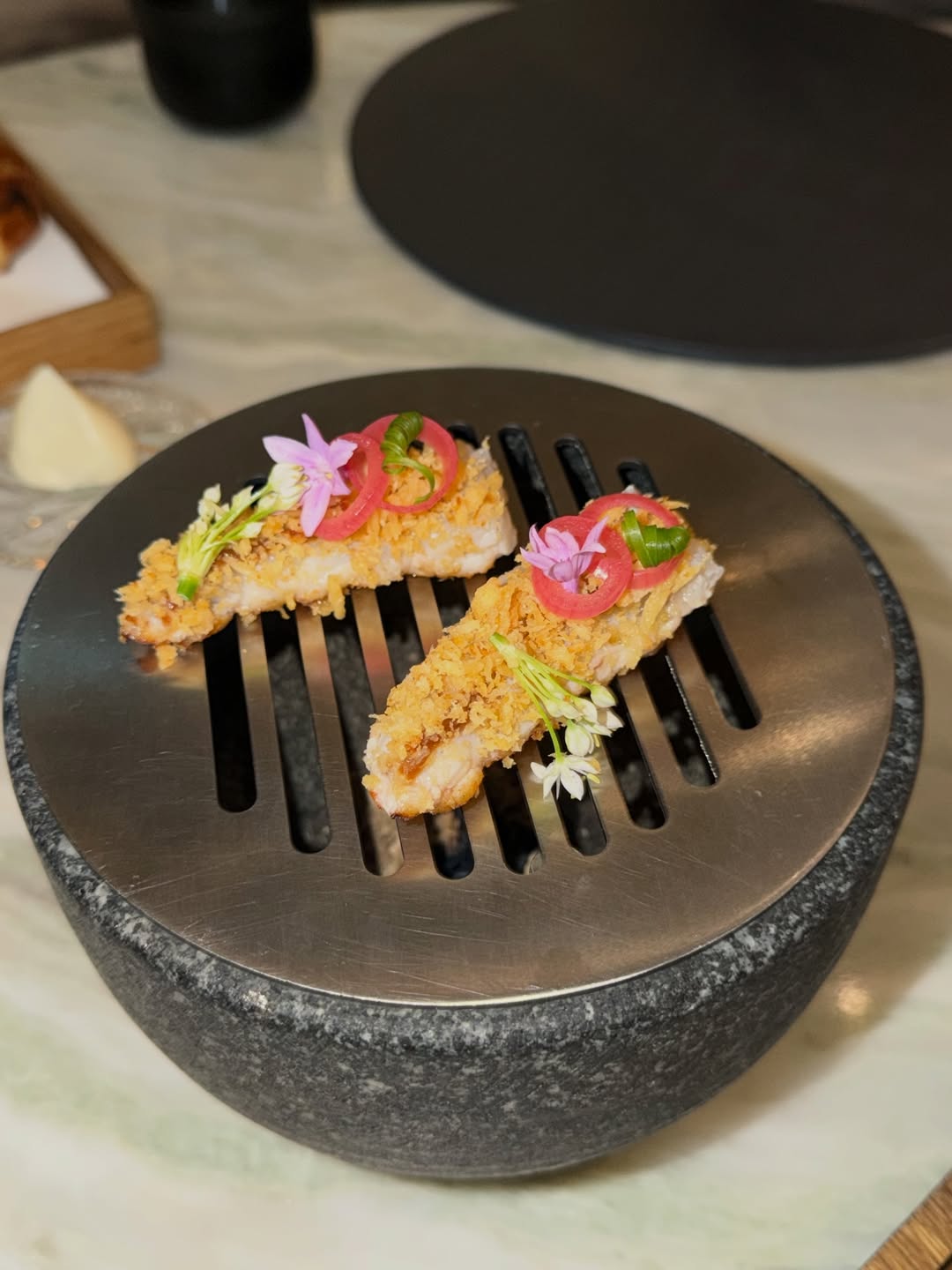 โม - มนชนก แสงฉายเพียงเพ็ญ