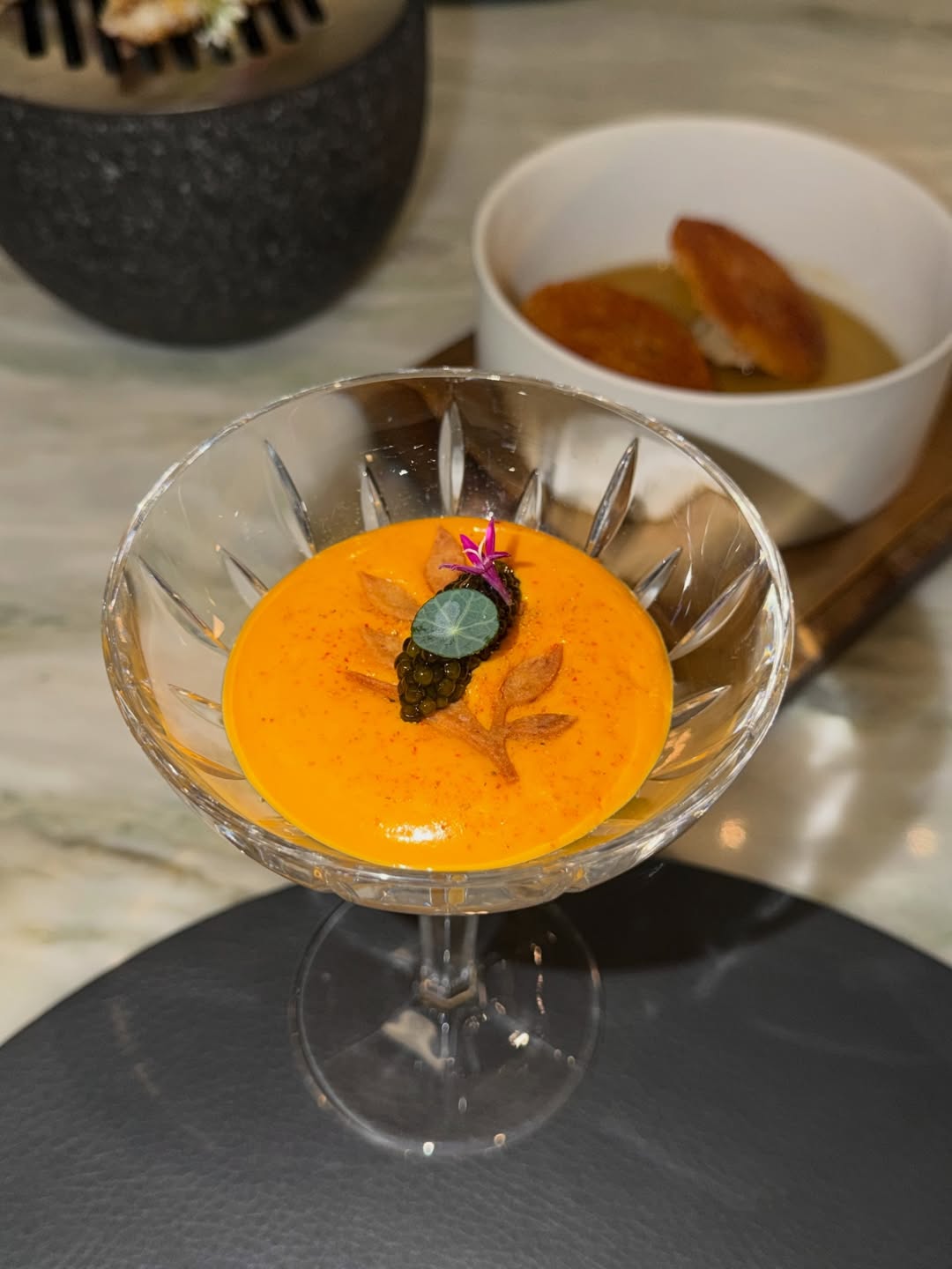 โม - มนชนก แสงฉายเพียงเพ็ญ