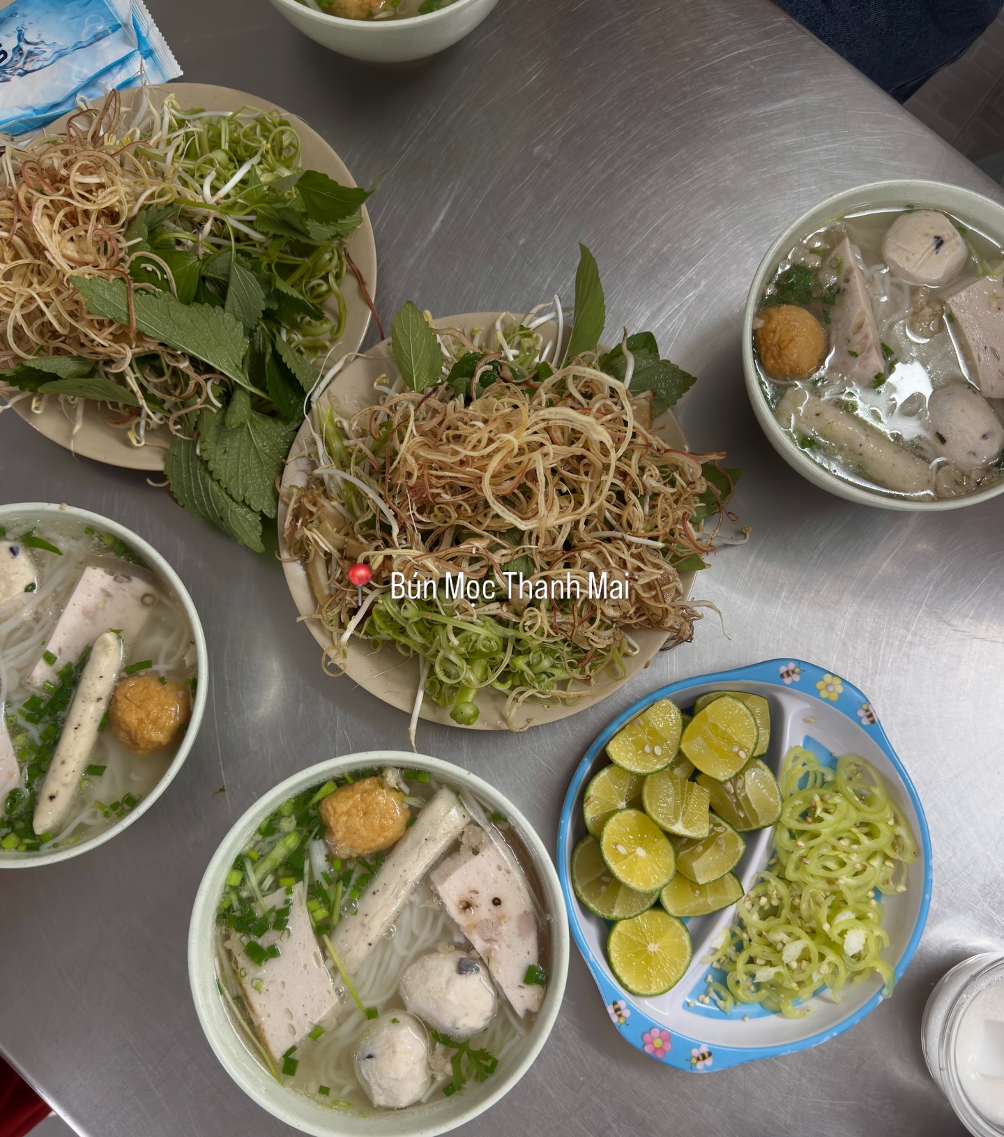 โม - มนชนก แสงฉายเพียงเพ็ญ