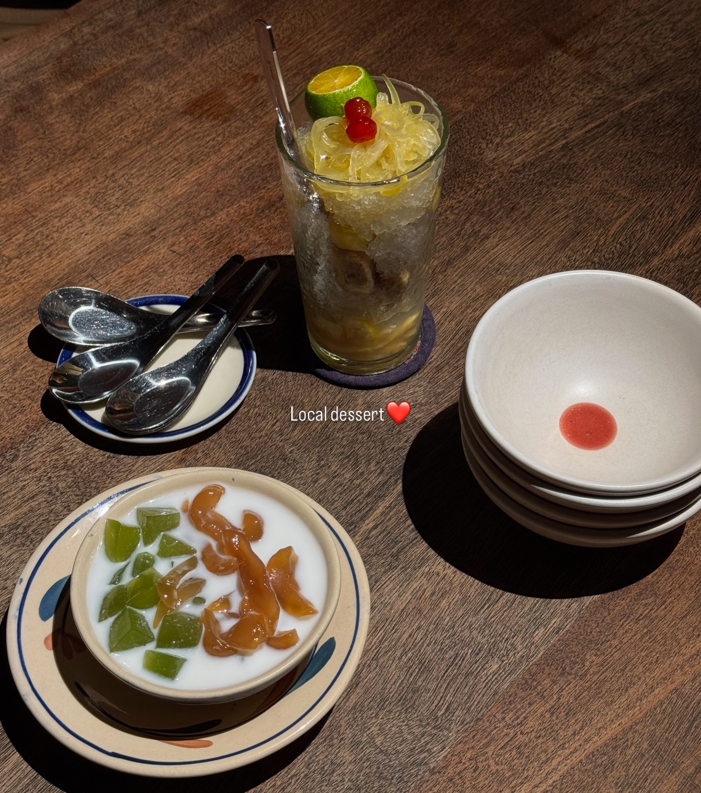 โม - มนชนก แสงฉายเพียงเพ็ญ