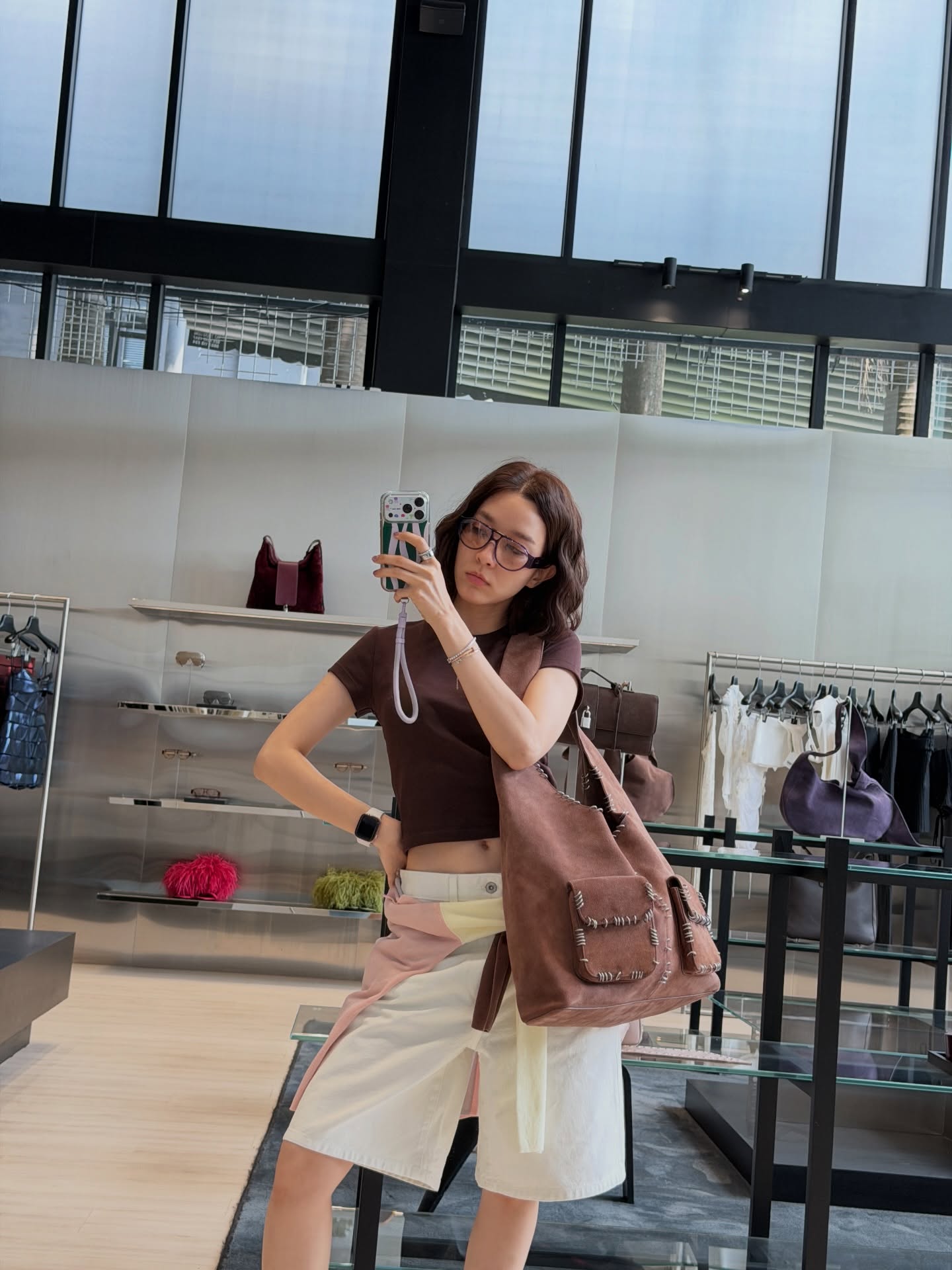 โม - มนชนก แสงฉายเพียงเพ็ญ