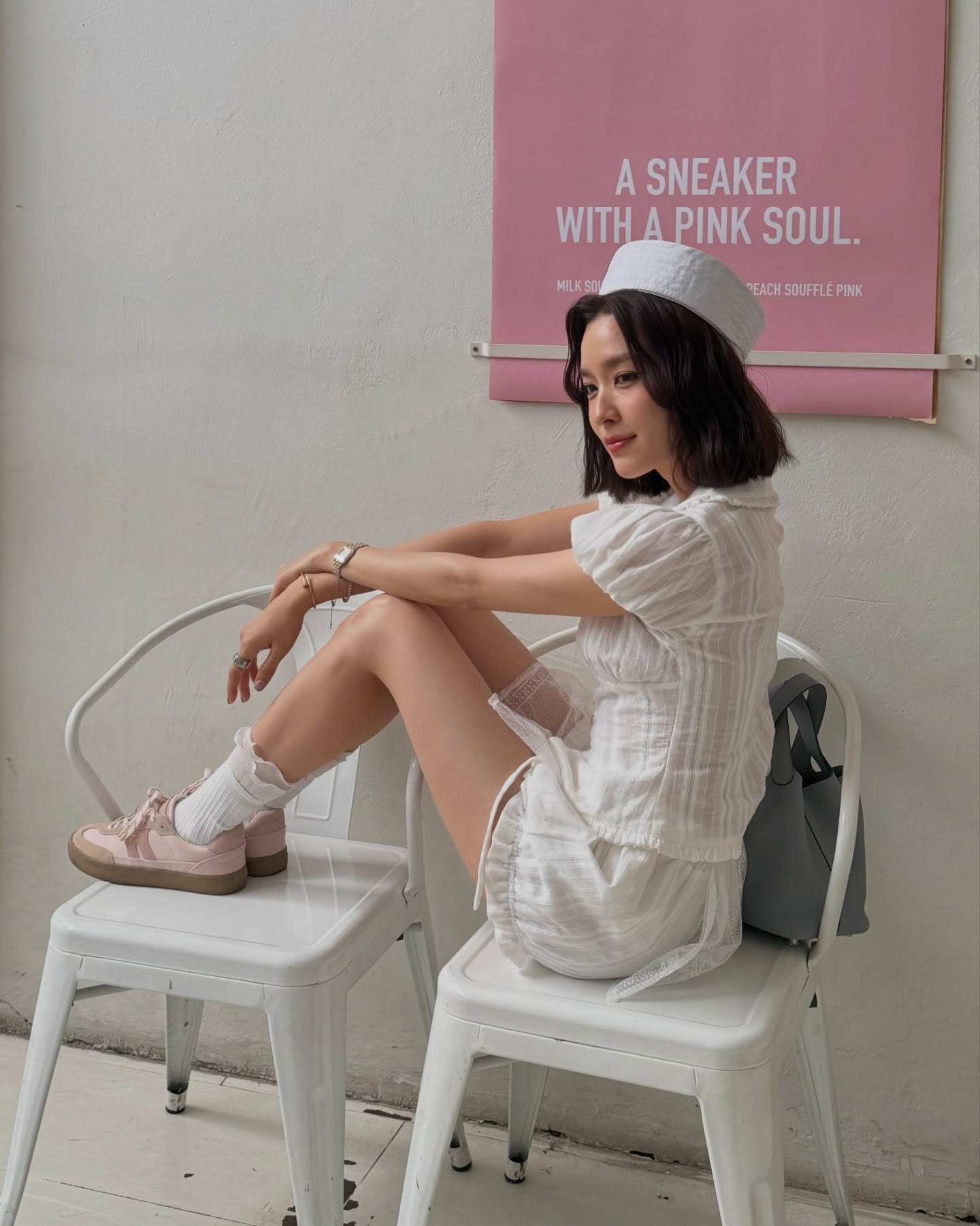 โม - มนชนก แสงฉายเพียงเพ็ญ