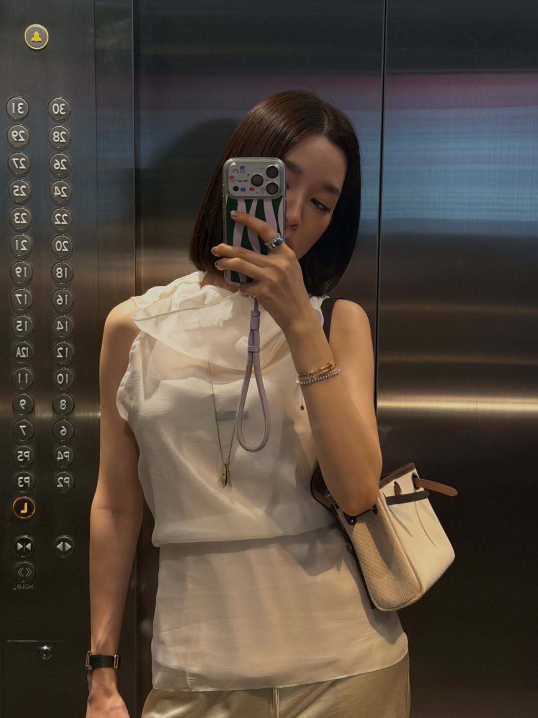 โม - มนชนก แสงฉายเพียงเพ็ญ