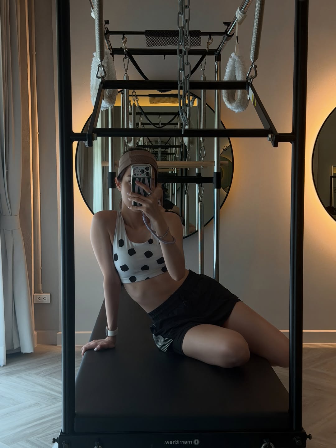 โม - มนชนก แสงฉายเพียงเพ็ญ