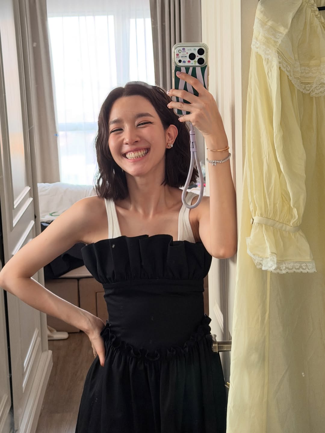 โม - มนชนก แสงฉายเพียงเพ็ญ