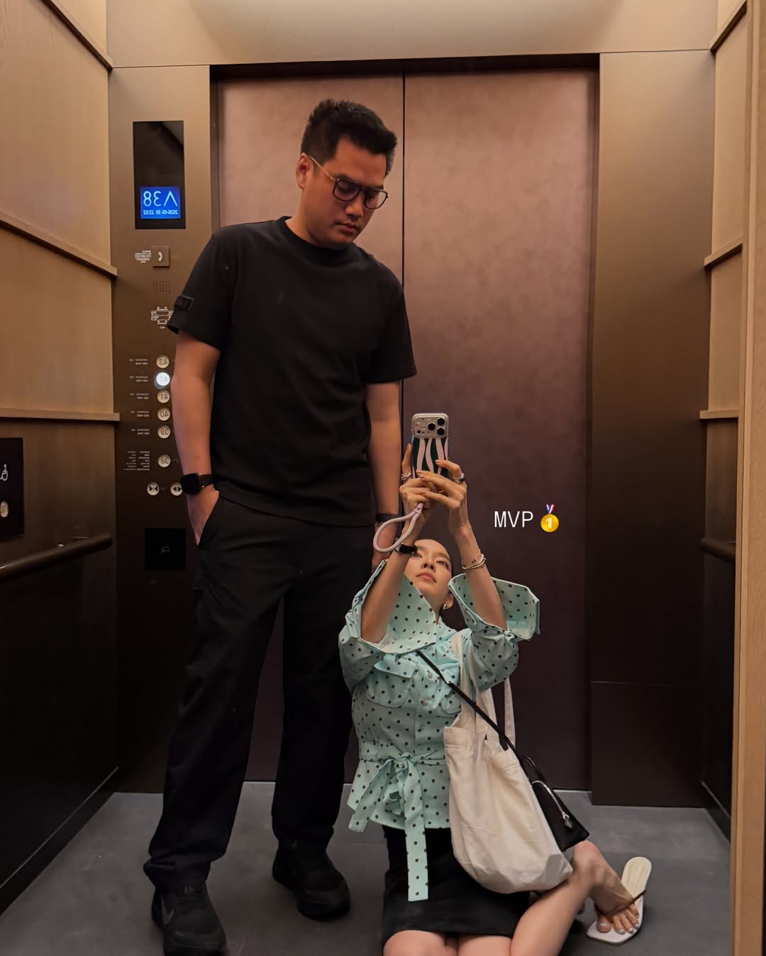 โม - มนชนก แสงฉายเพียงเพ็ญ