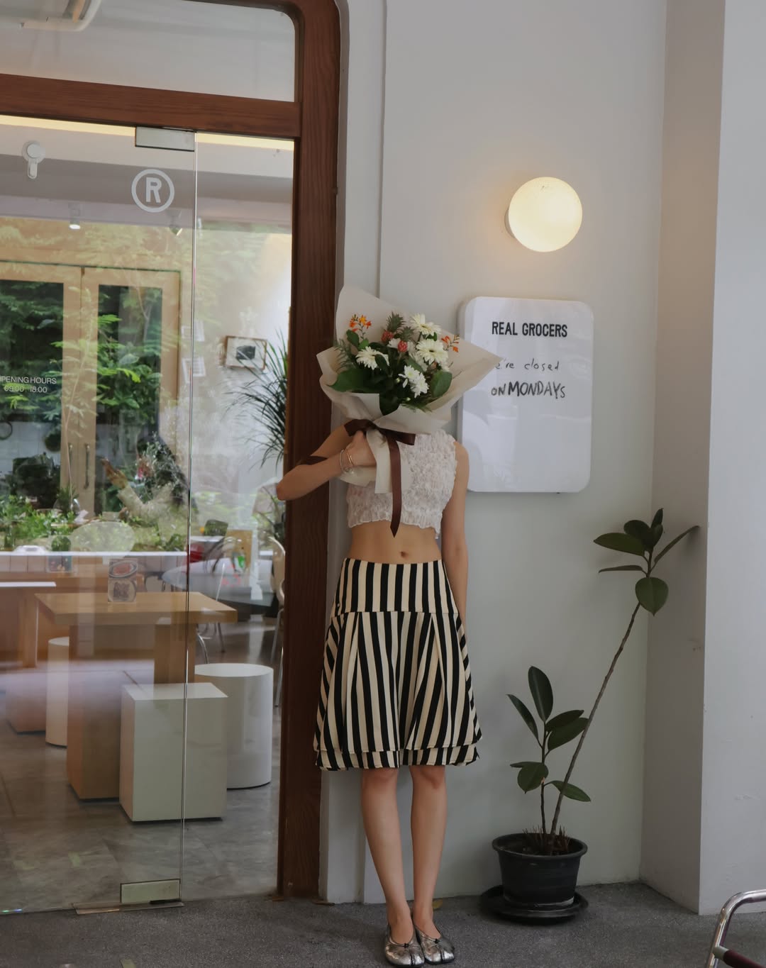 โม - มนชนก แสงฉายเพียงเพ็ญ