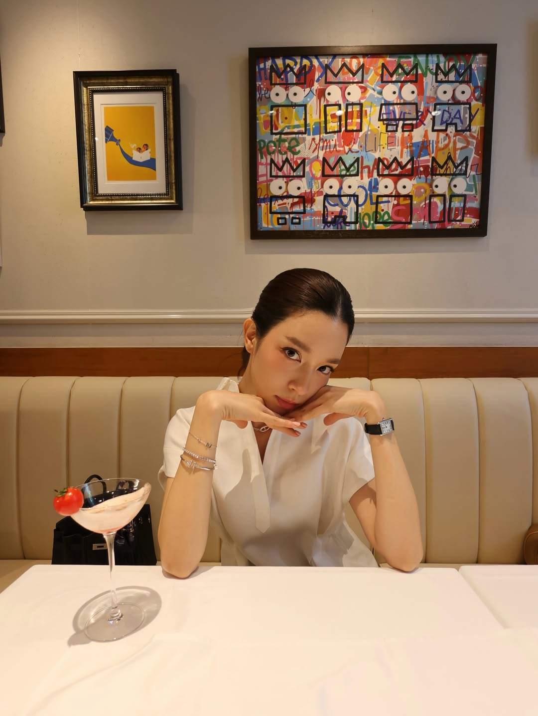 โม - มนชนก แสงฉายเพียงเพ็ญ