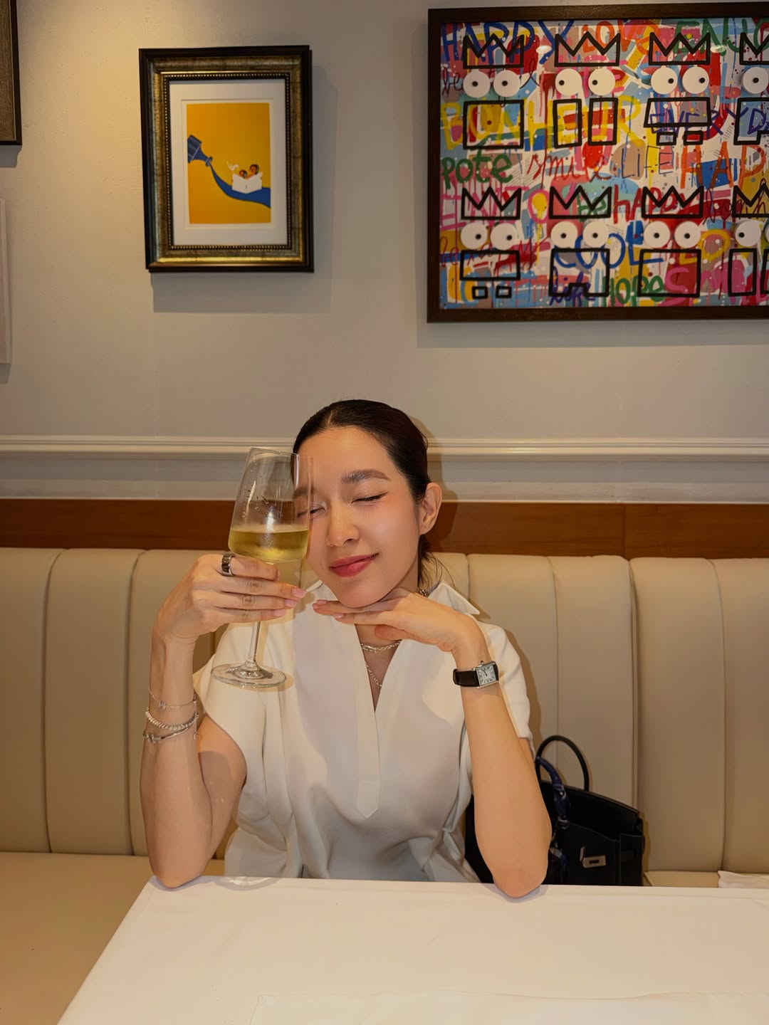 โม - มนชนก แสงฉายเพียงเพ็ญ