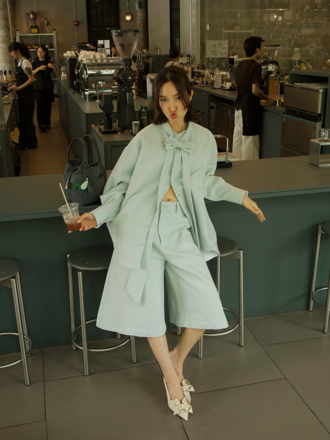 โม - มนชนก แสงฉายเพียงเพ็ญ
