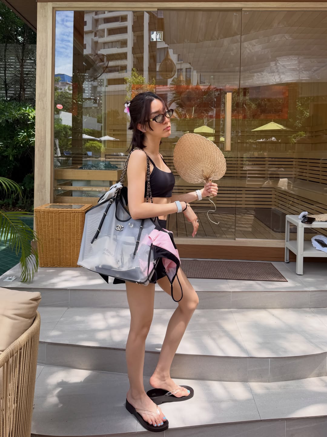 โม - มนชนก แสงฉายเพียงเพ็ญ