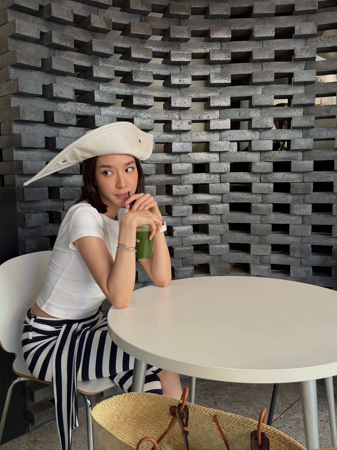 โม - มนชนก แสงฉายเพียงเพ็ญ