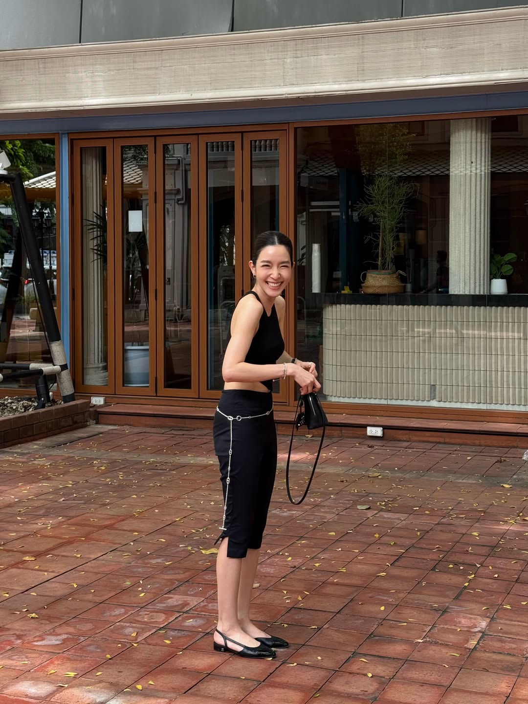 โม - มนชนก แสงฉายเพียงเพ็ญ