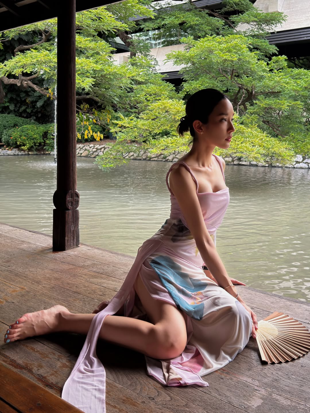 โม - มนชนก แสงฉายเพียงเพ็ญ