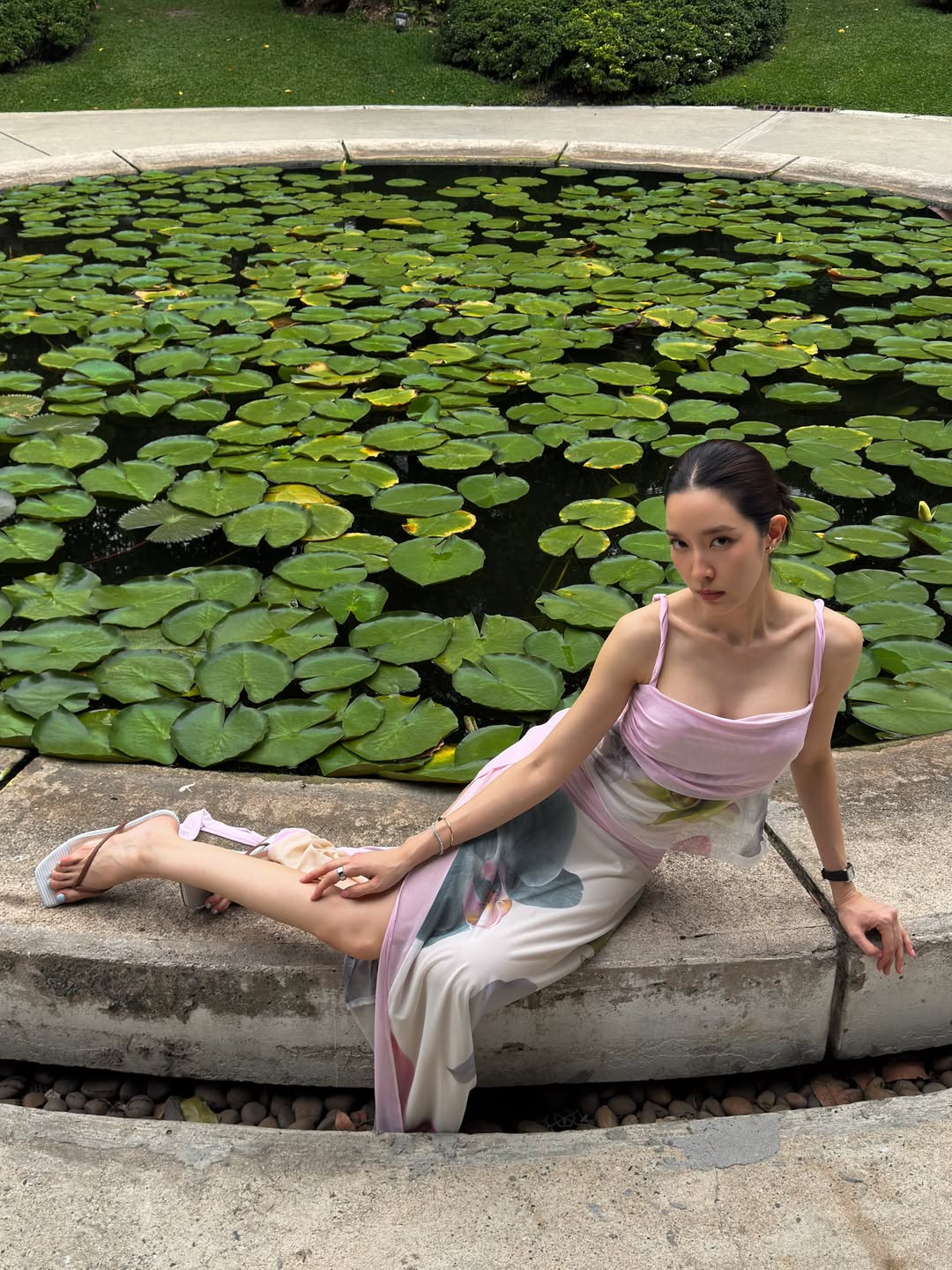 โม - มนชนก แสงฉายเพียงเพ็ญ