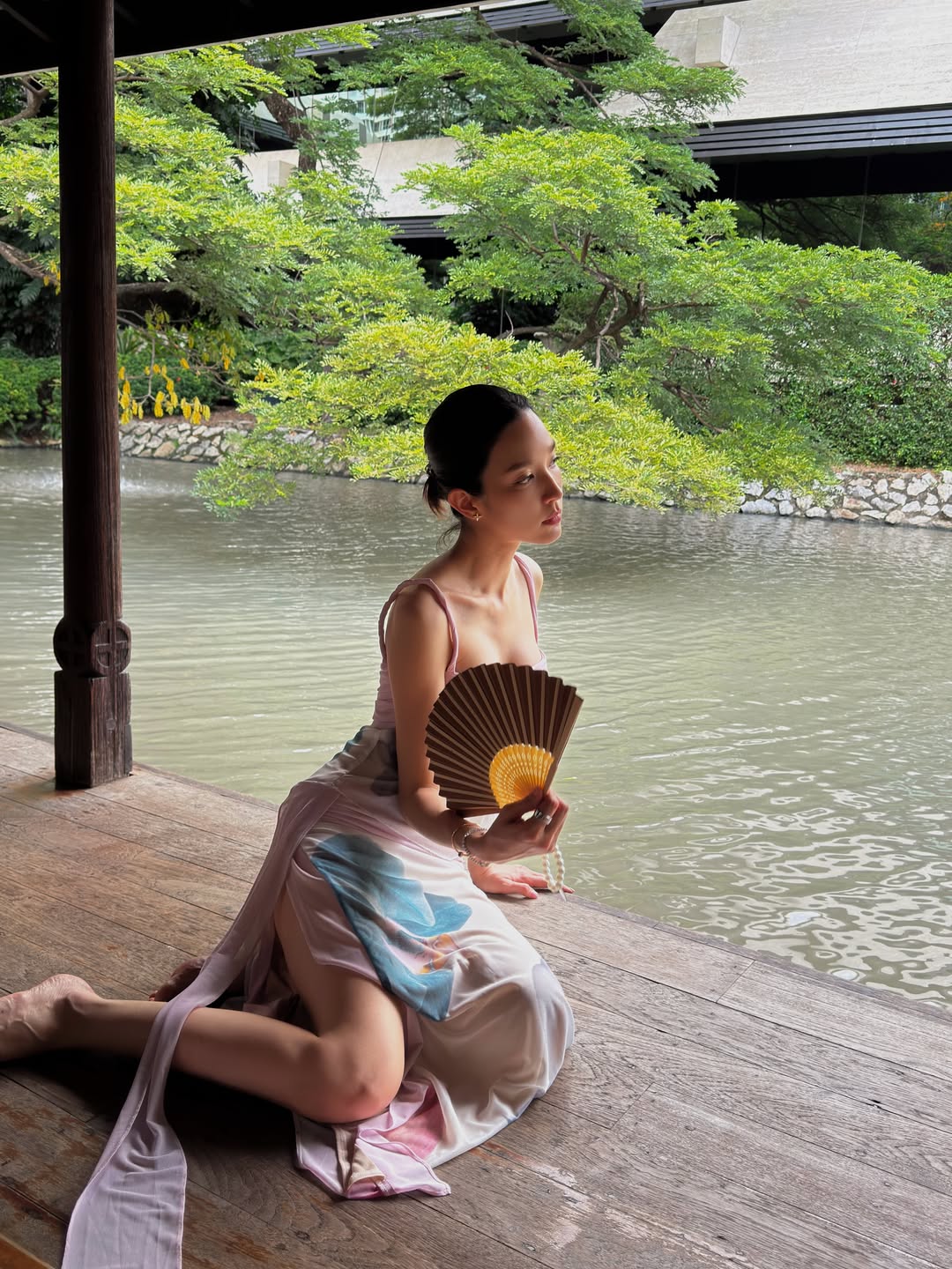 โม - มนชนก แสงฉายเพียงเพ็ญ